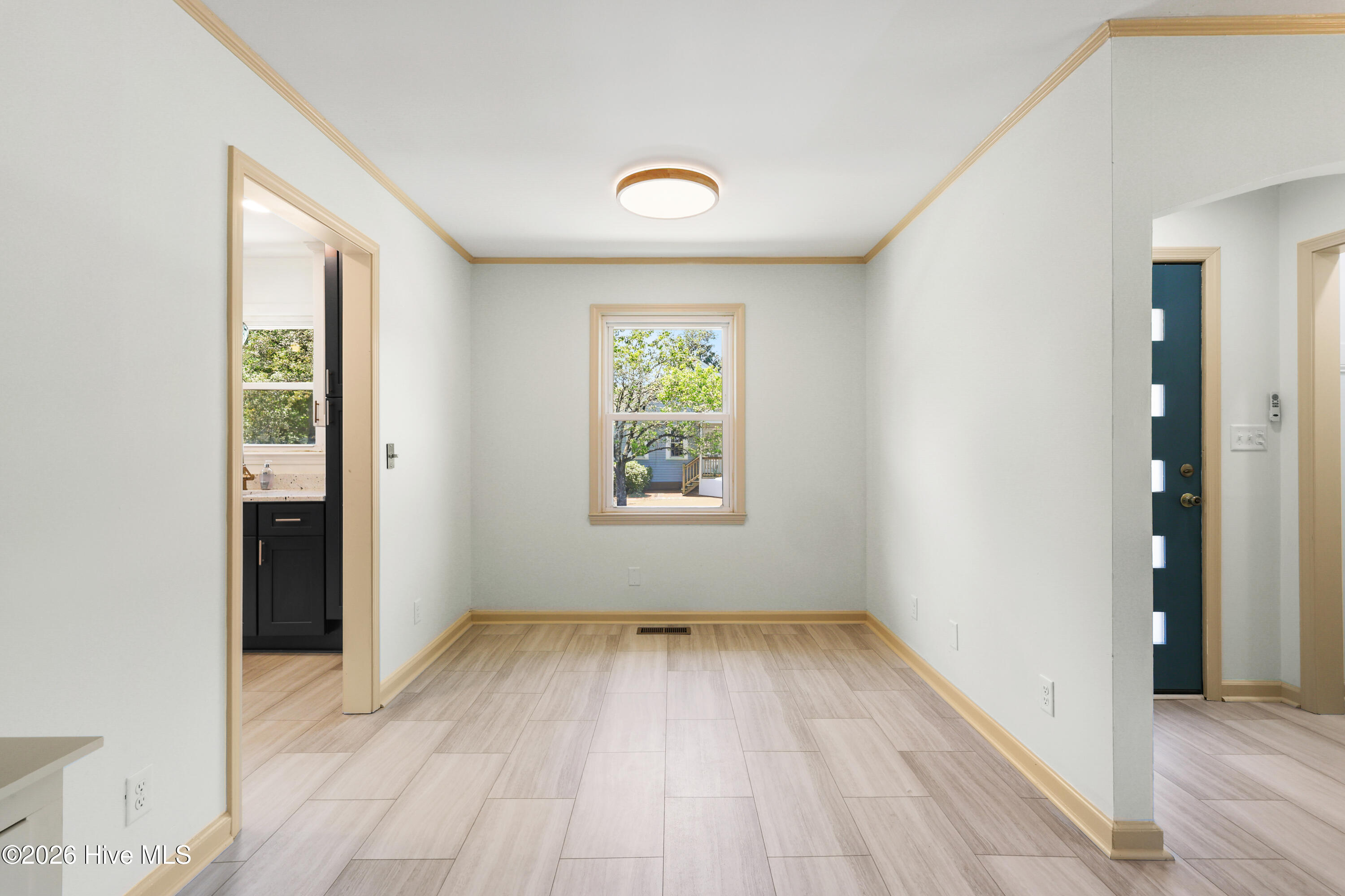 100567832 | Photo 12