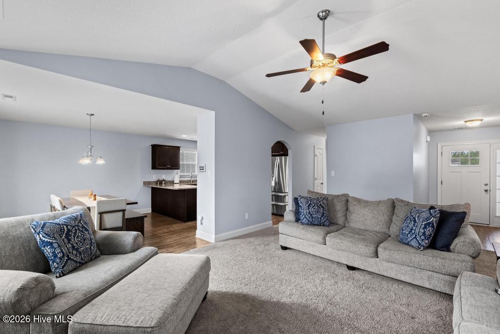 100560376 | Photo 12