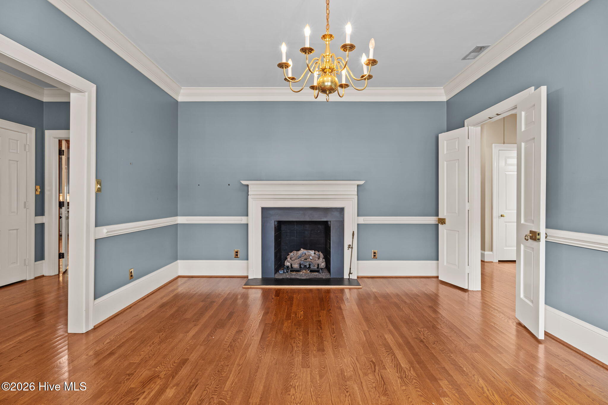 401 Brentwood Drive N