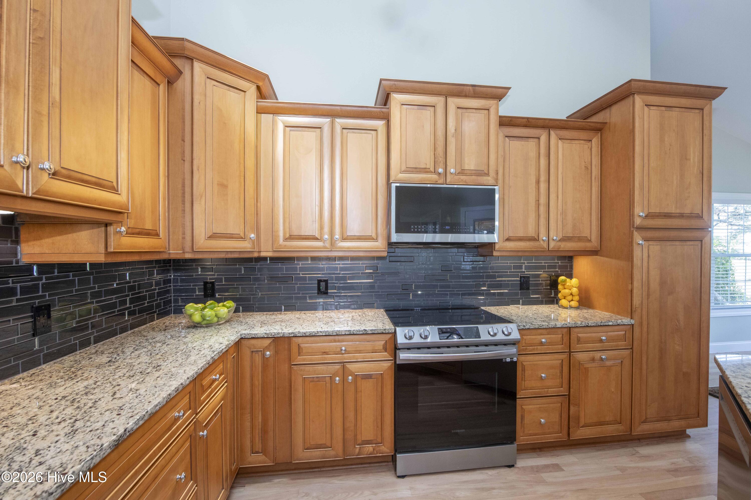 100563041 | Photo 13