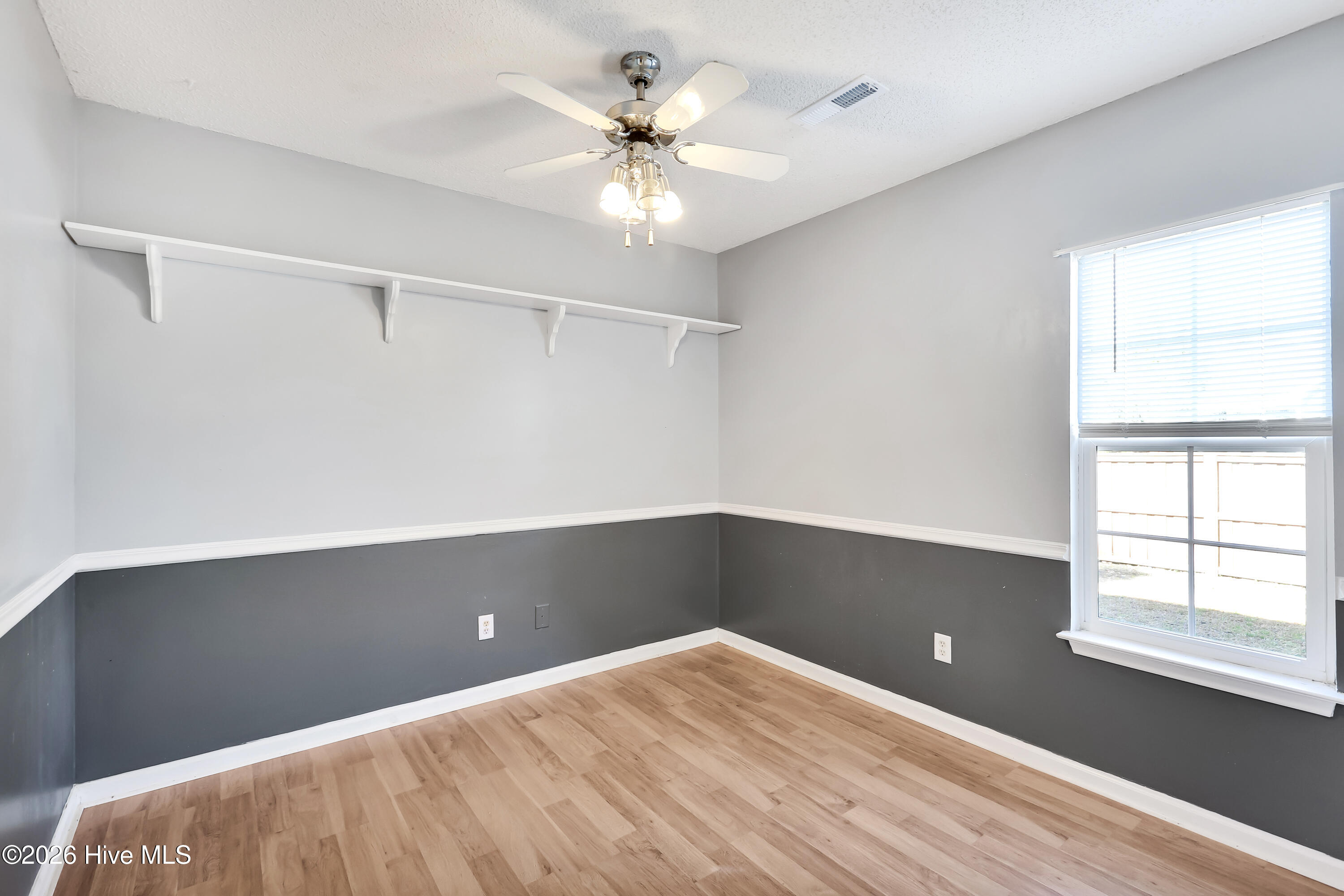 100550407 | Photo 21