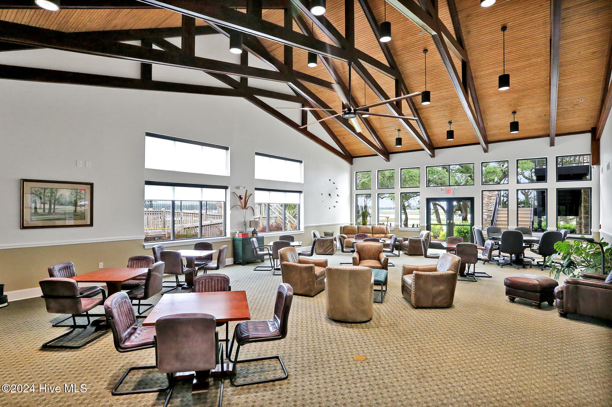 100477355 | Photo 92