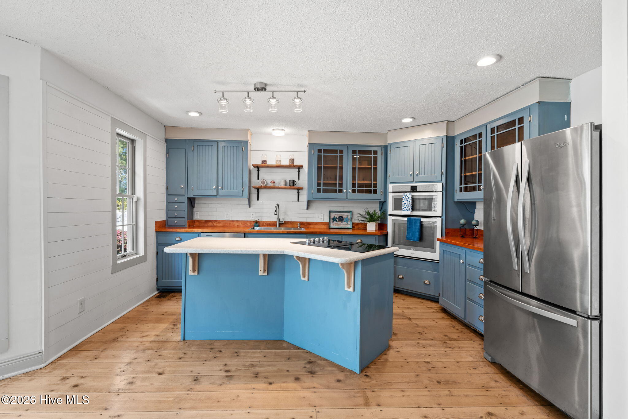 100564721 | Photo 15