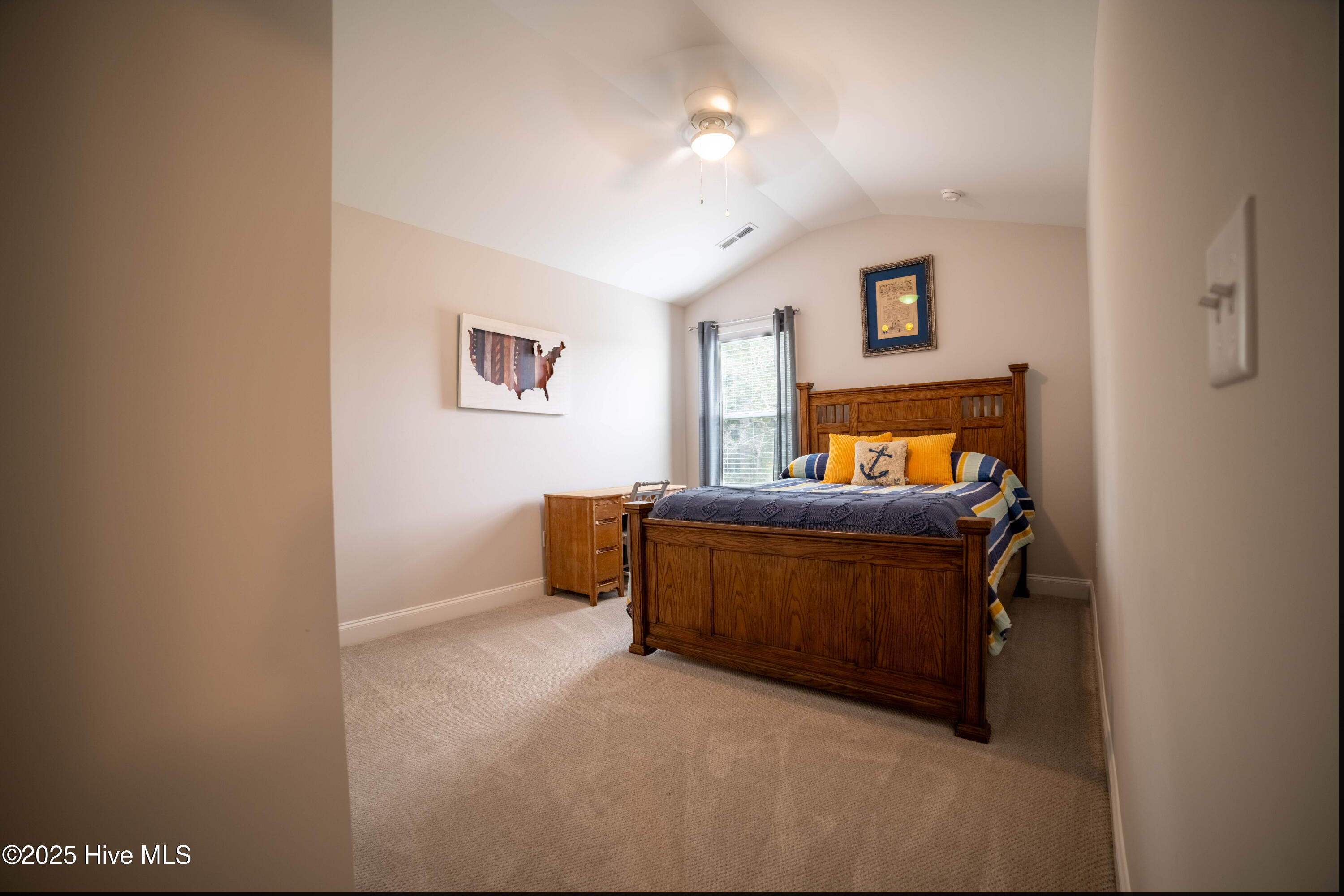 100535849 | Photo 12