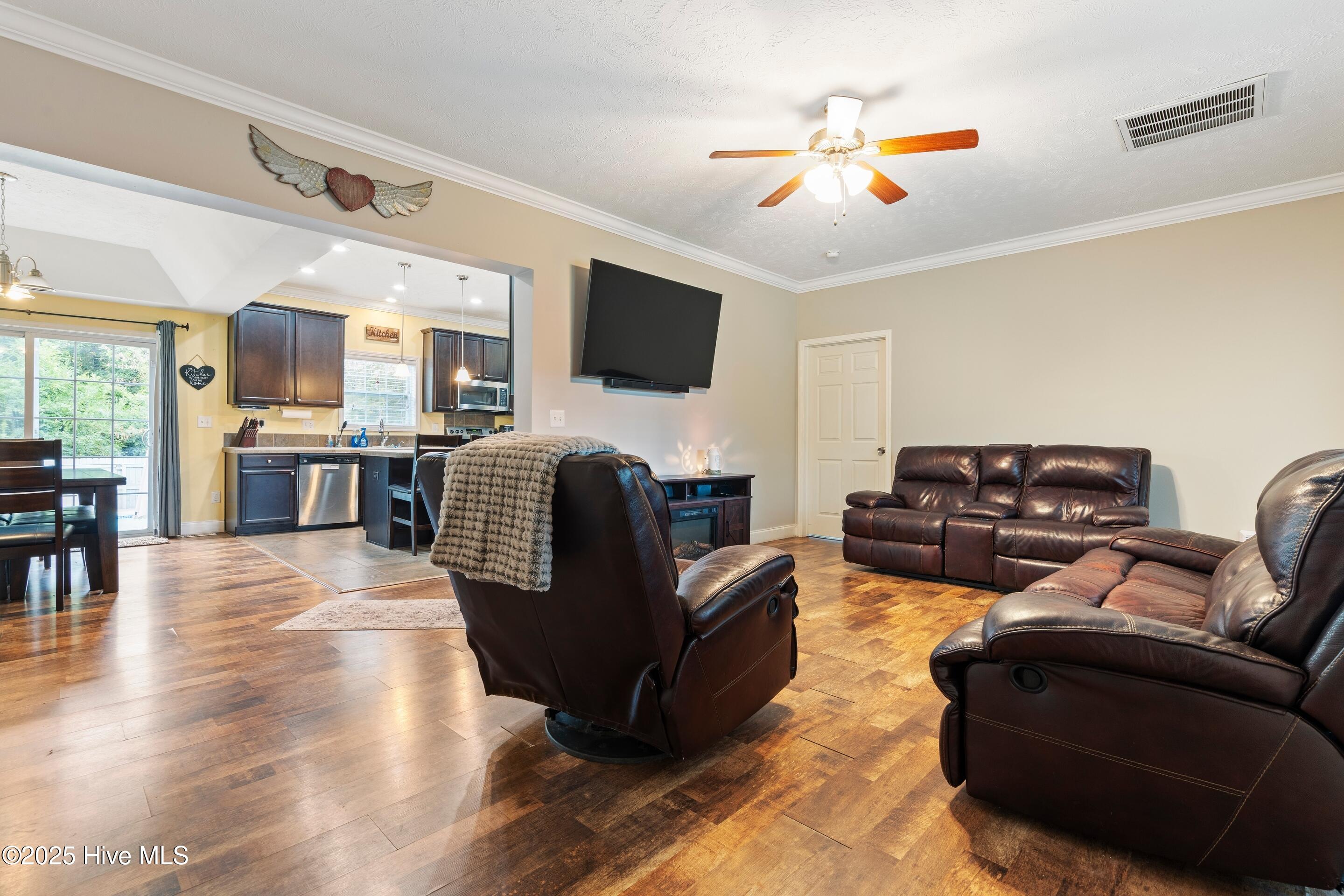 100537388 | Photo 21