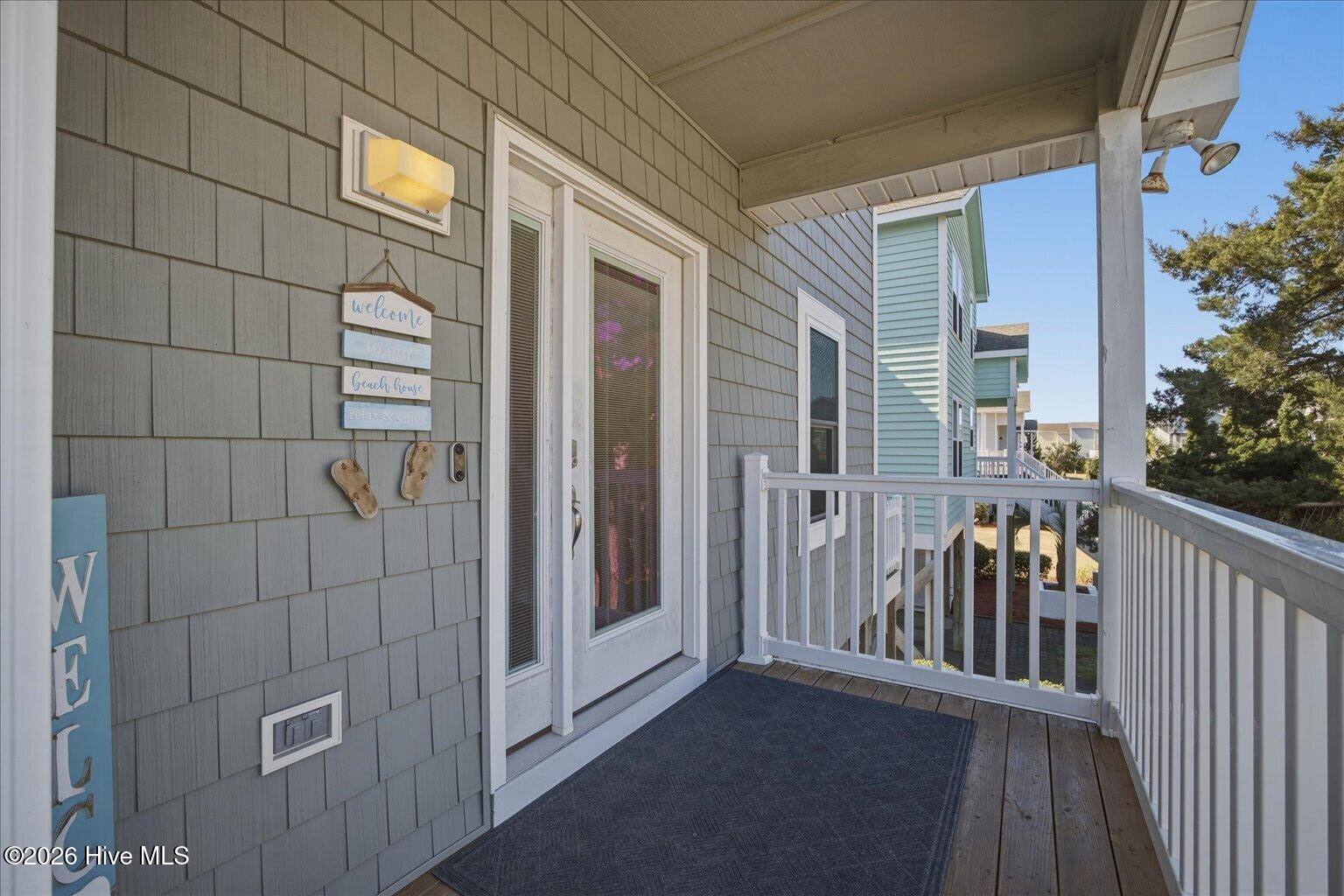 100558776 | Photo 33