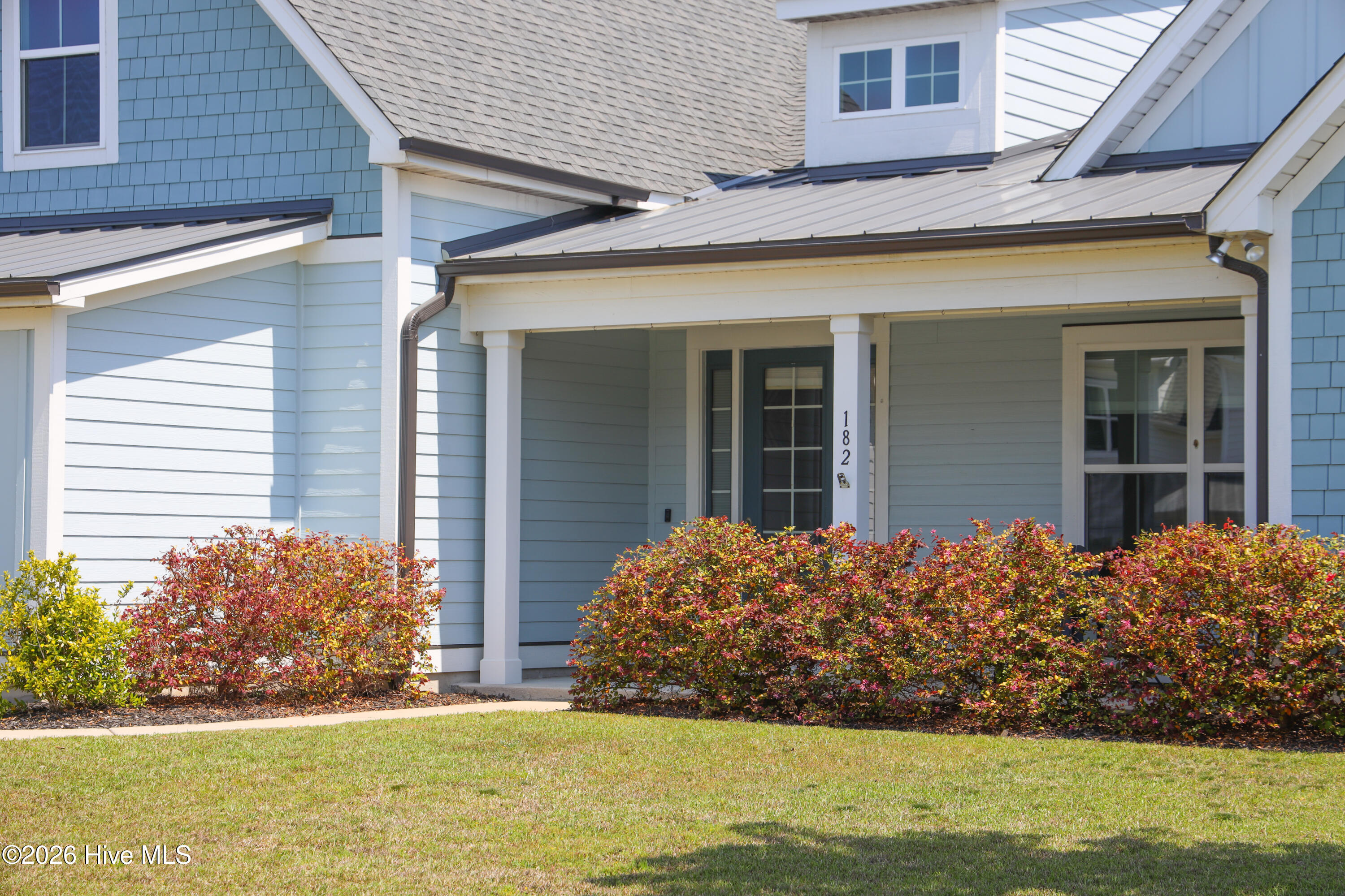 100567915 | Photo 82