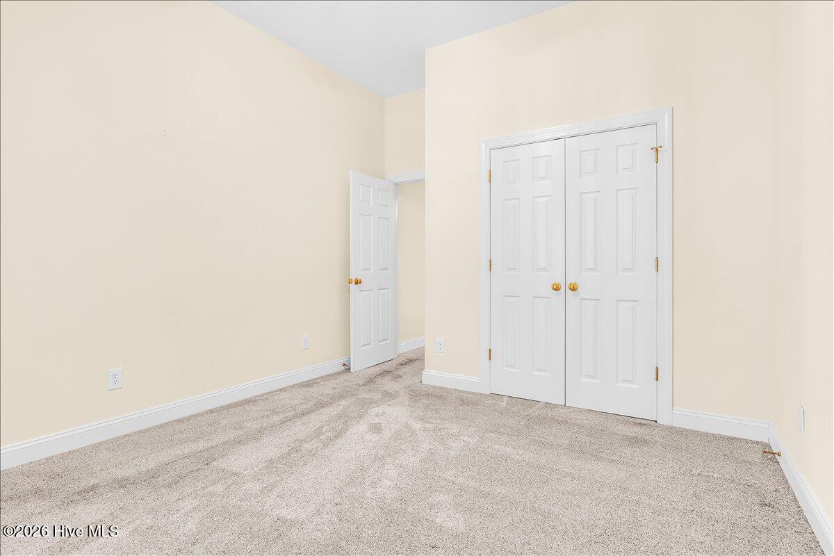 100569829 | Photo 46