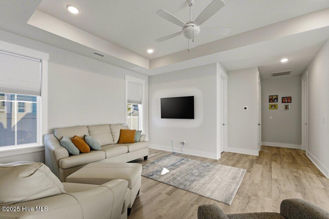 100543615 | Photo 21