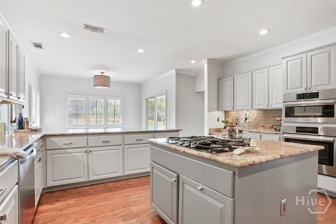 Gourmet kitchen
