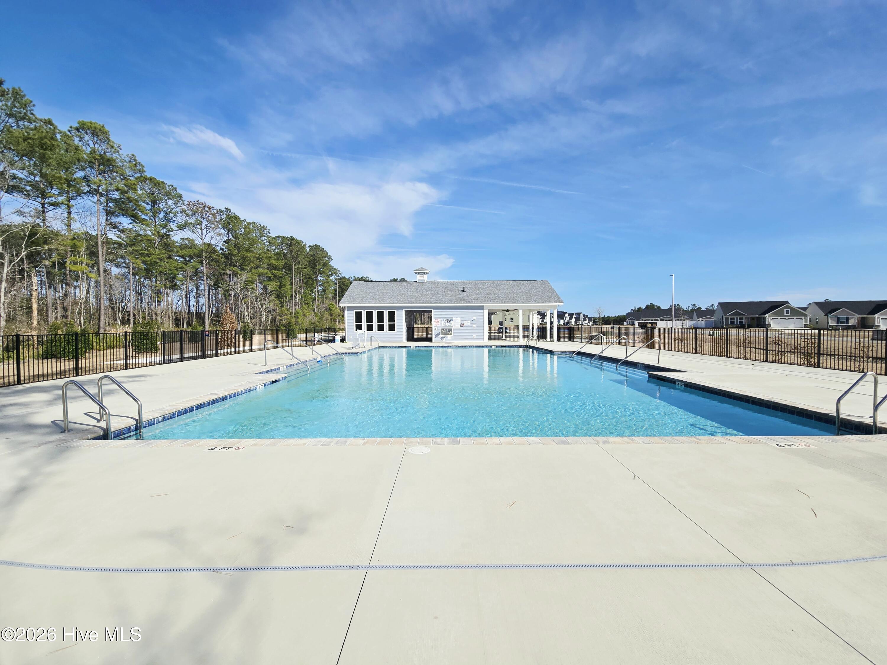 100548726 | Photo 24