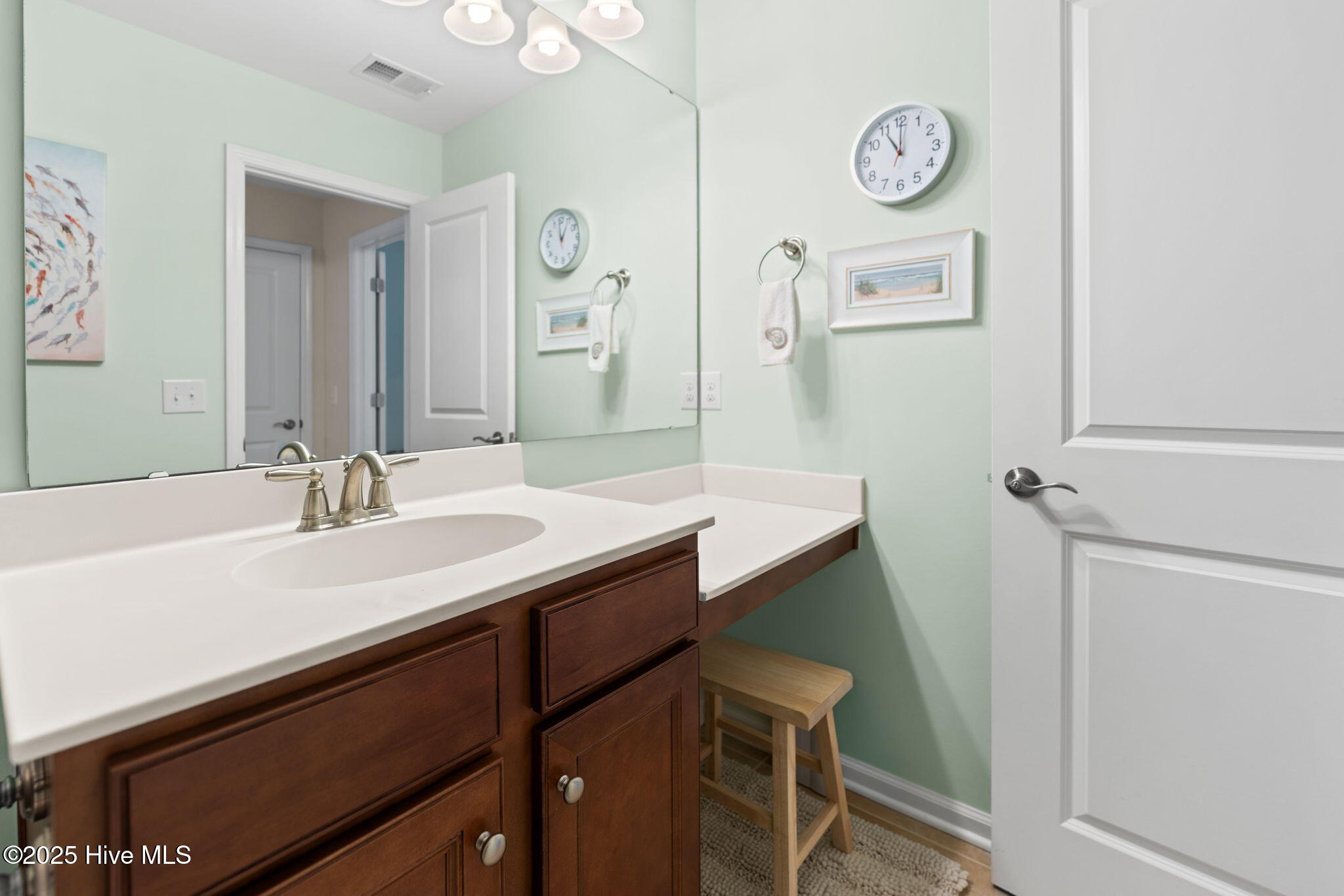 100538371 | Photo 43