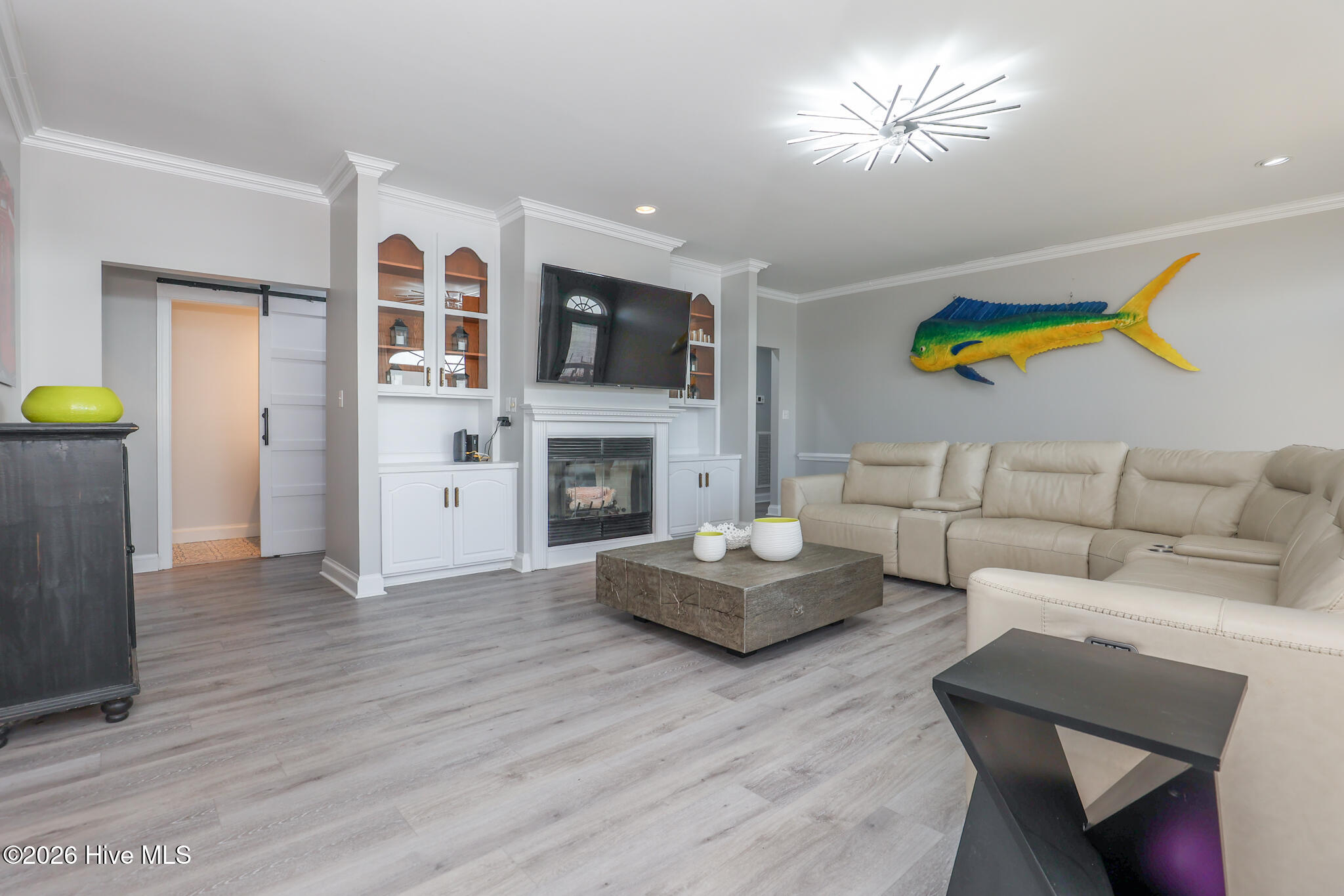 100556044 | Photo 19