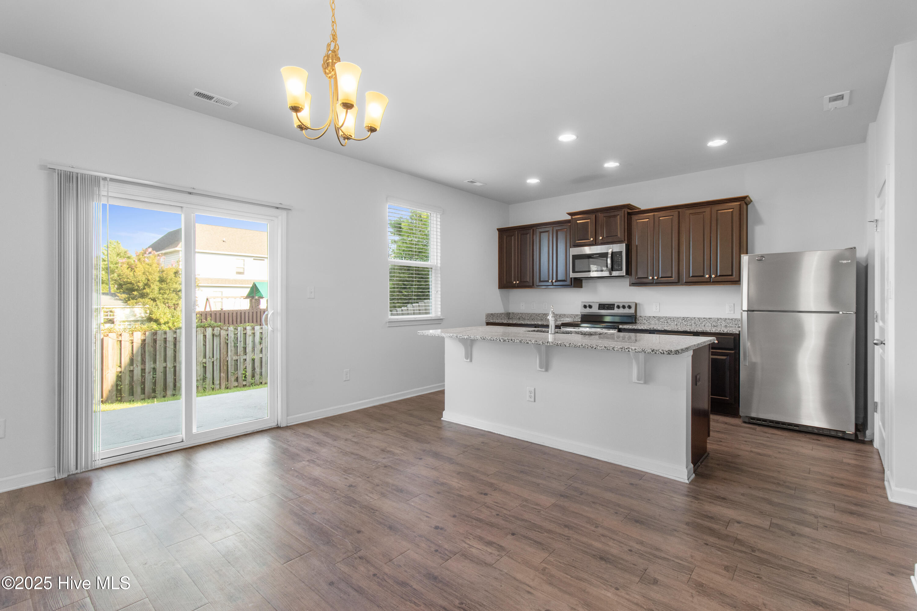 100525996 | Photo 13