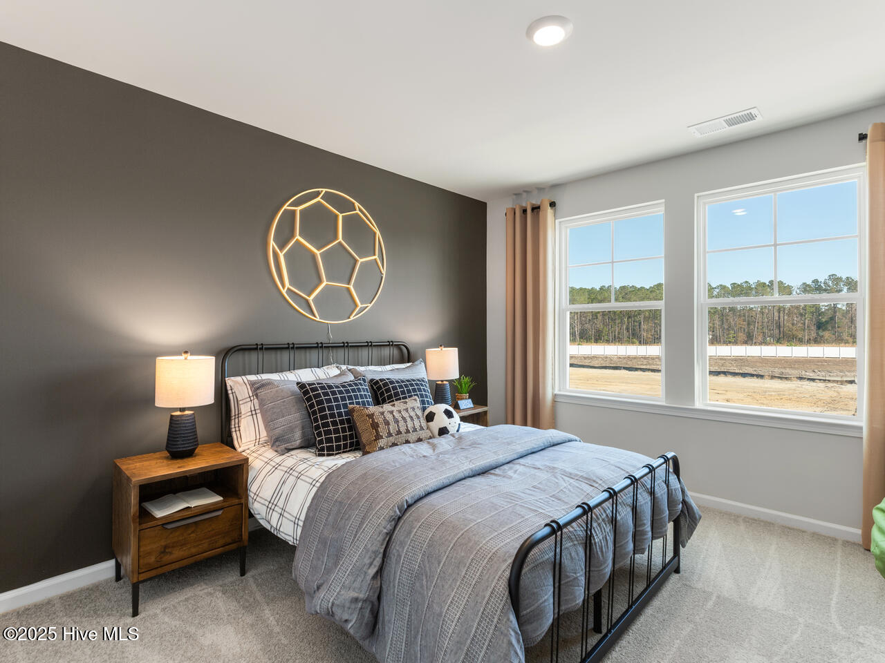 100545967 | Photo 28