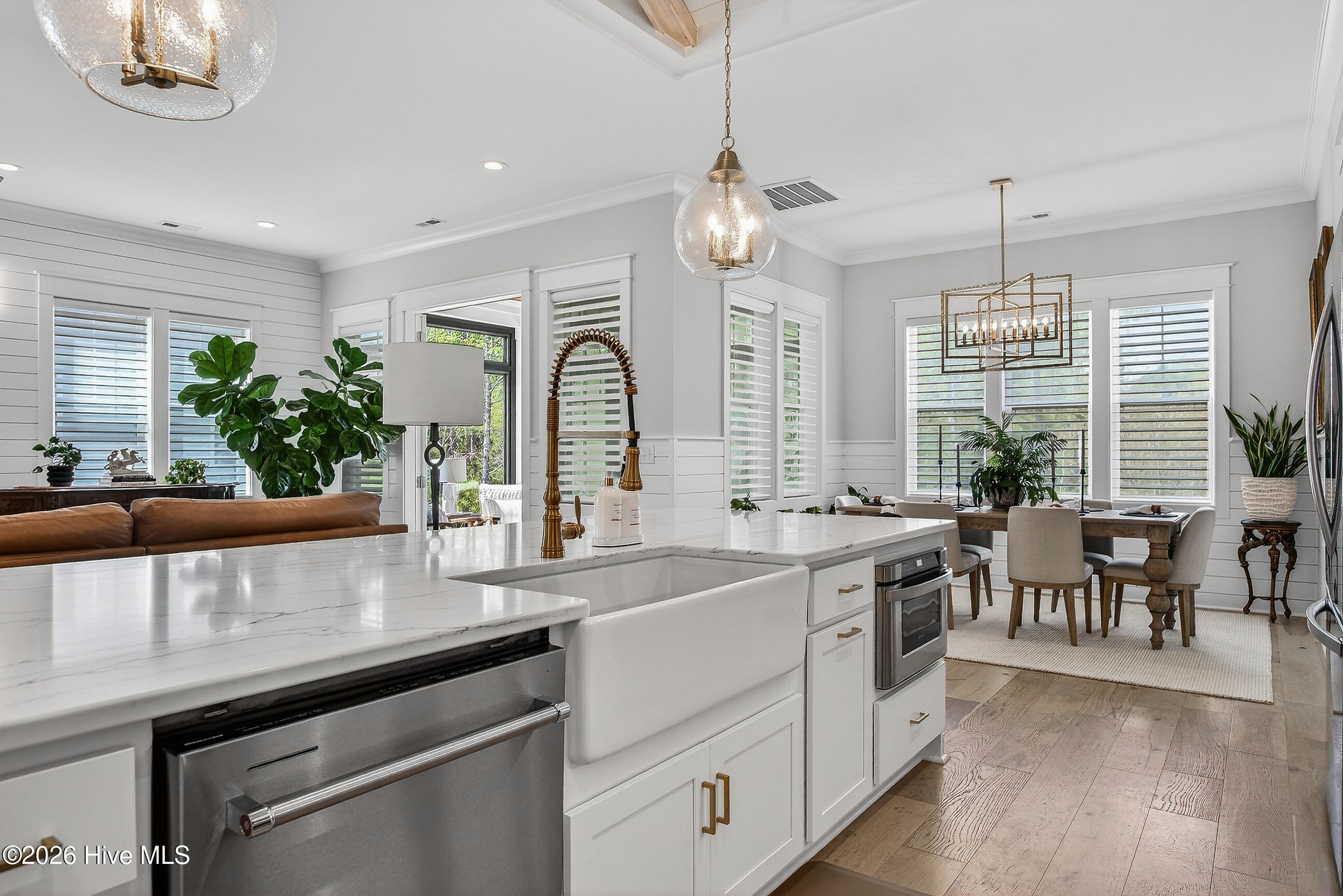 100564541 | Photo 23