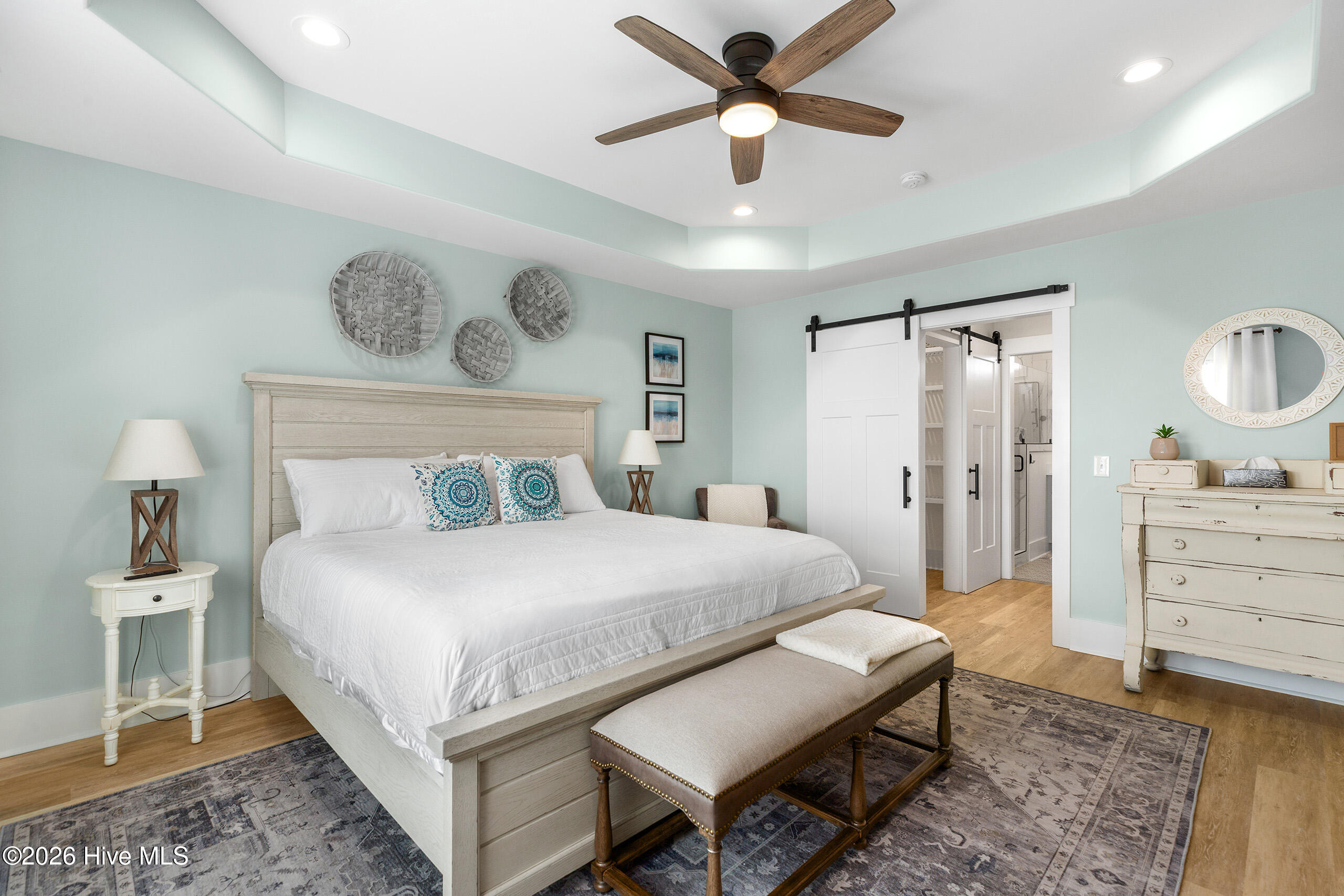 100562975 | Photo 33