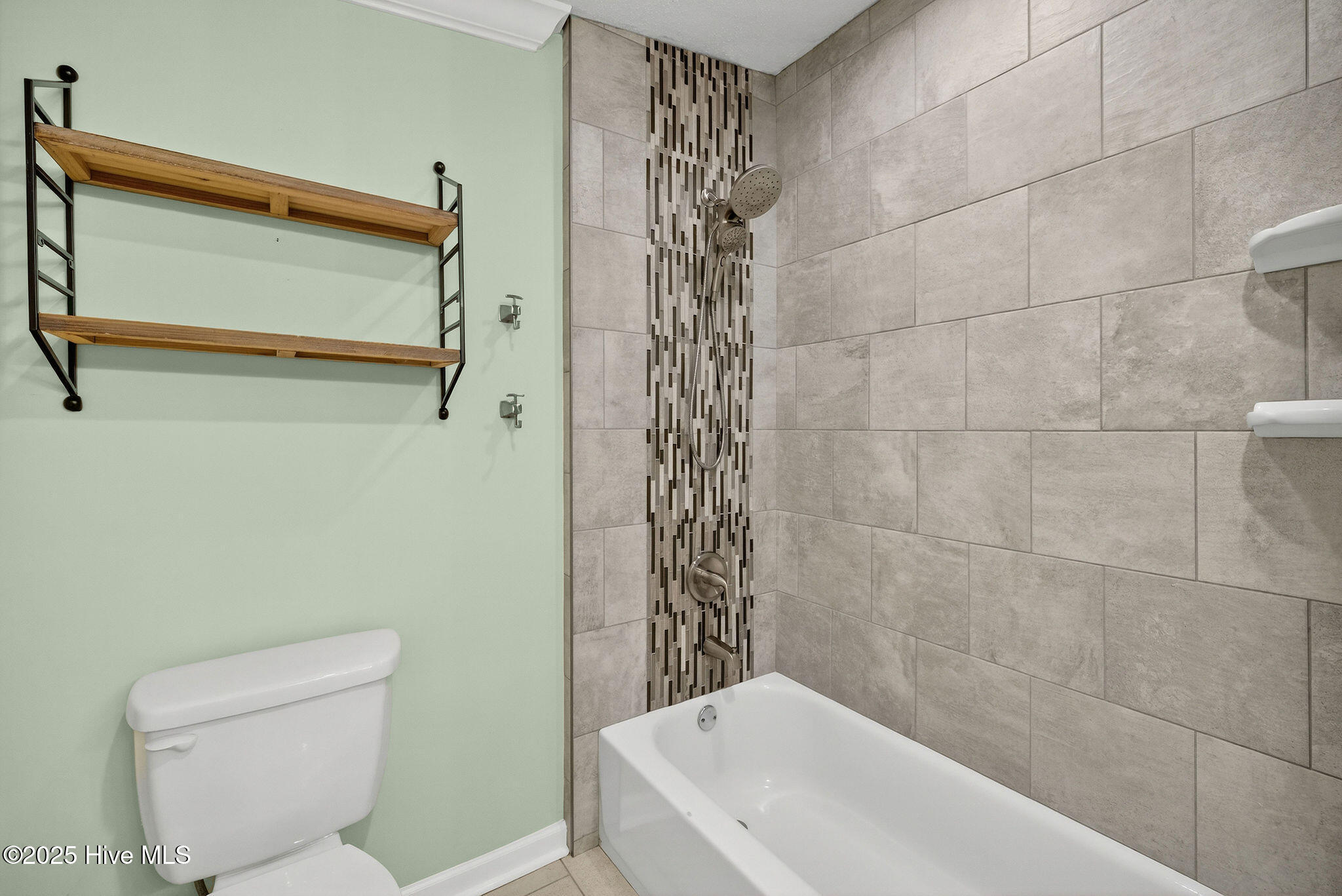 100540799 | Photo 37