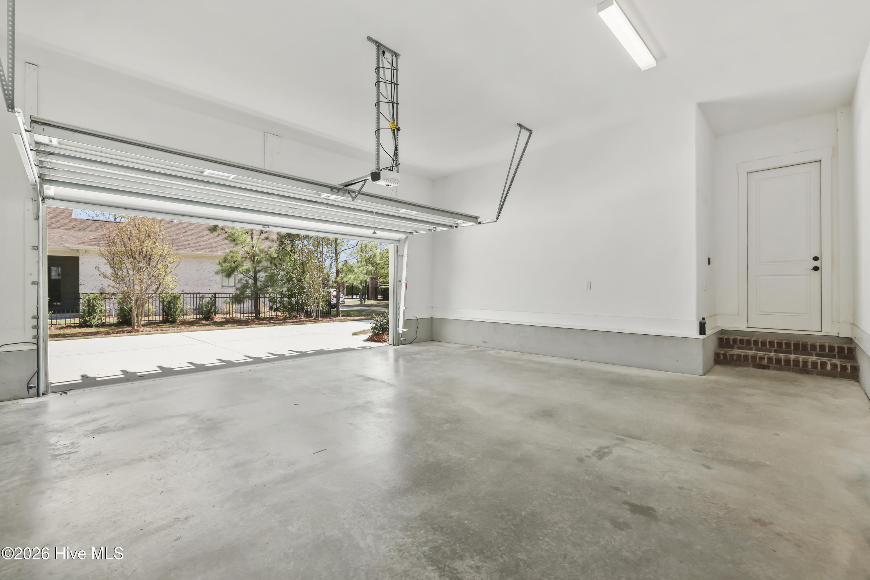 100536924 | Photo 42