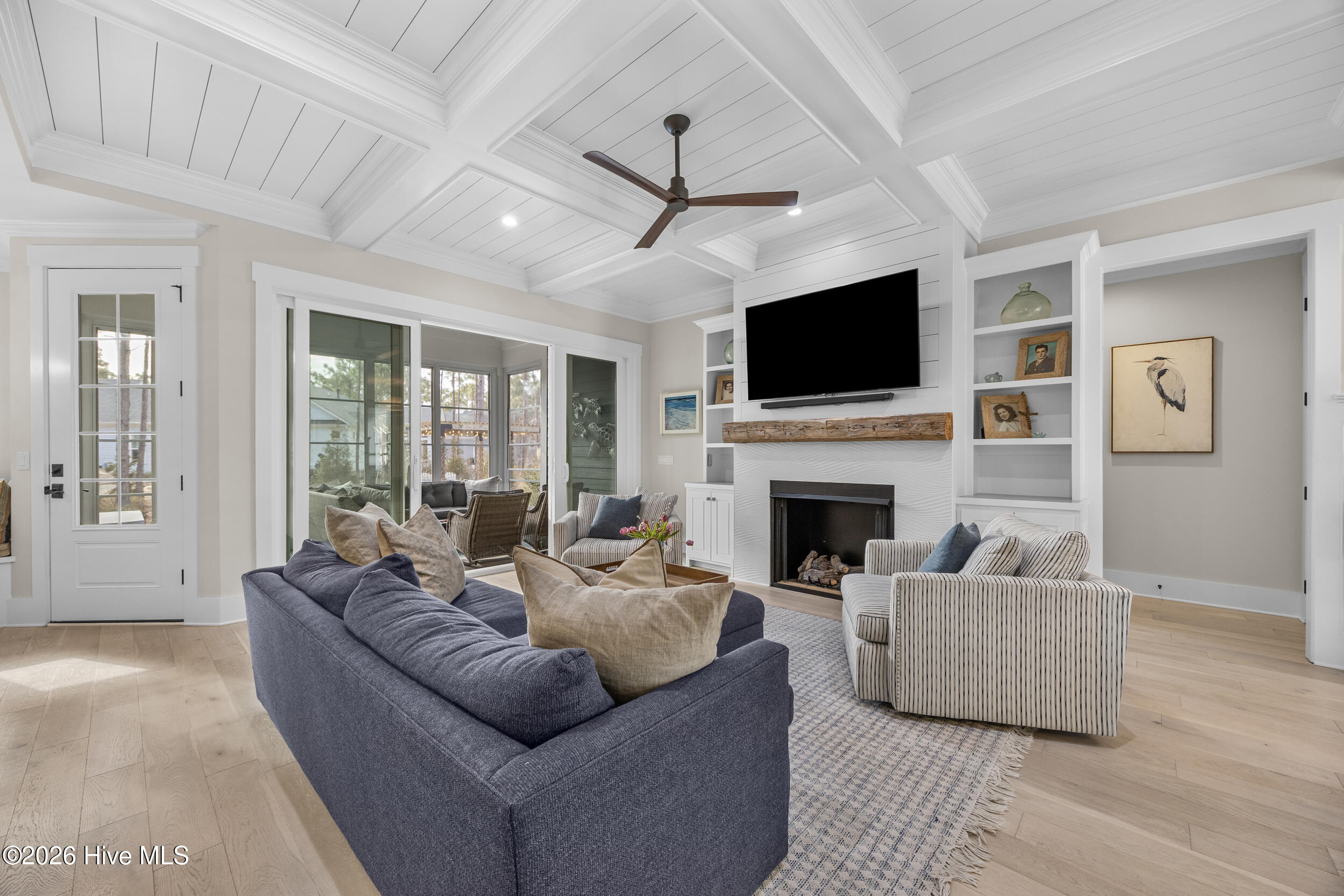 100527990 | Photo 24