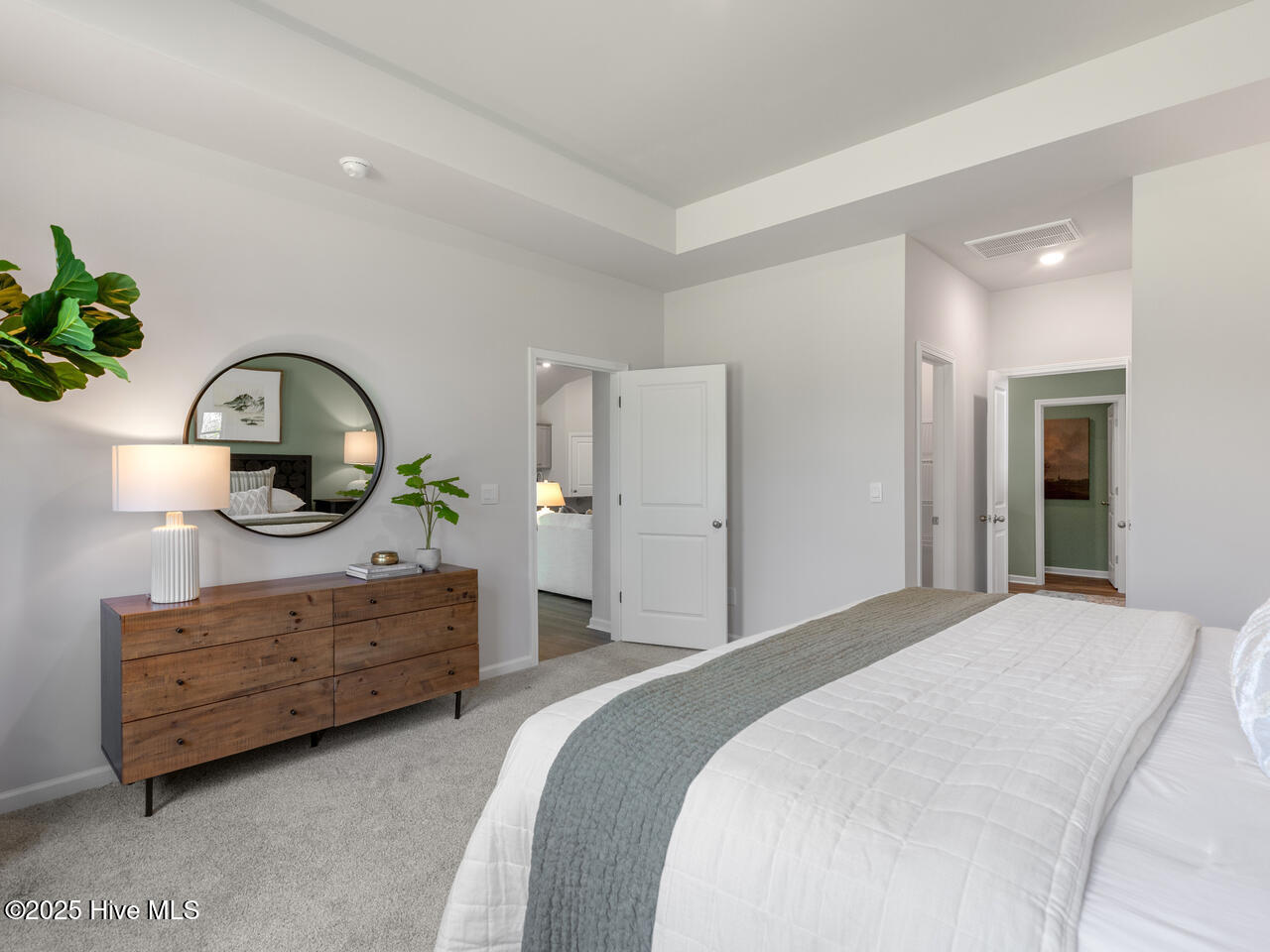 100563914 | Photo 23