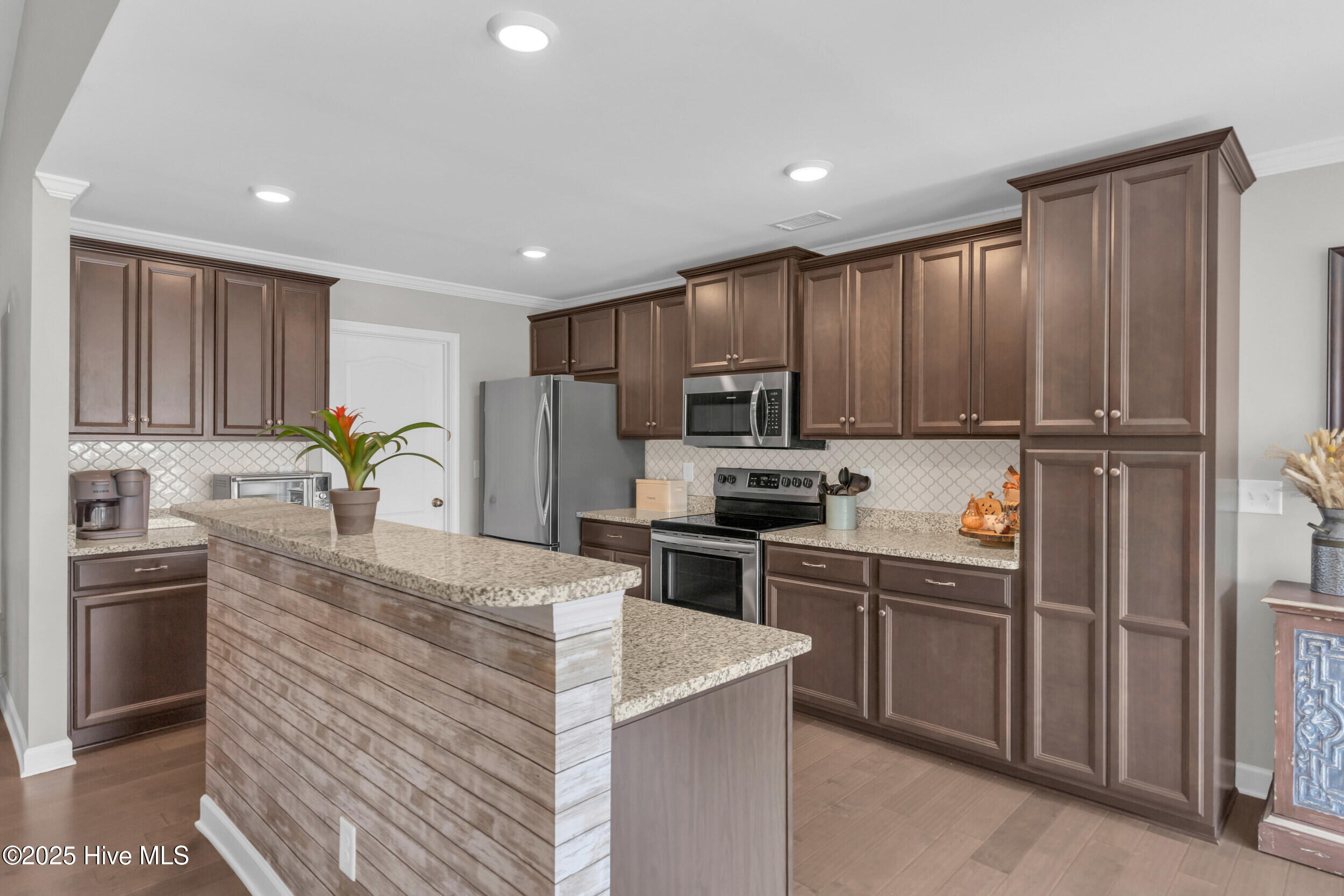 100539795 | Photo 13