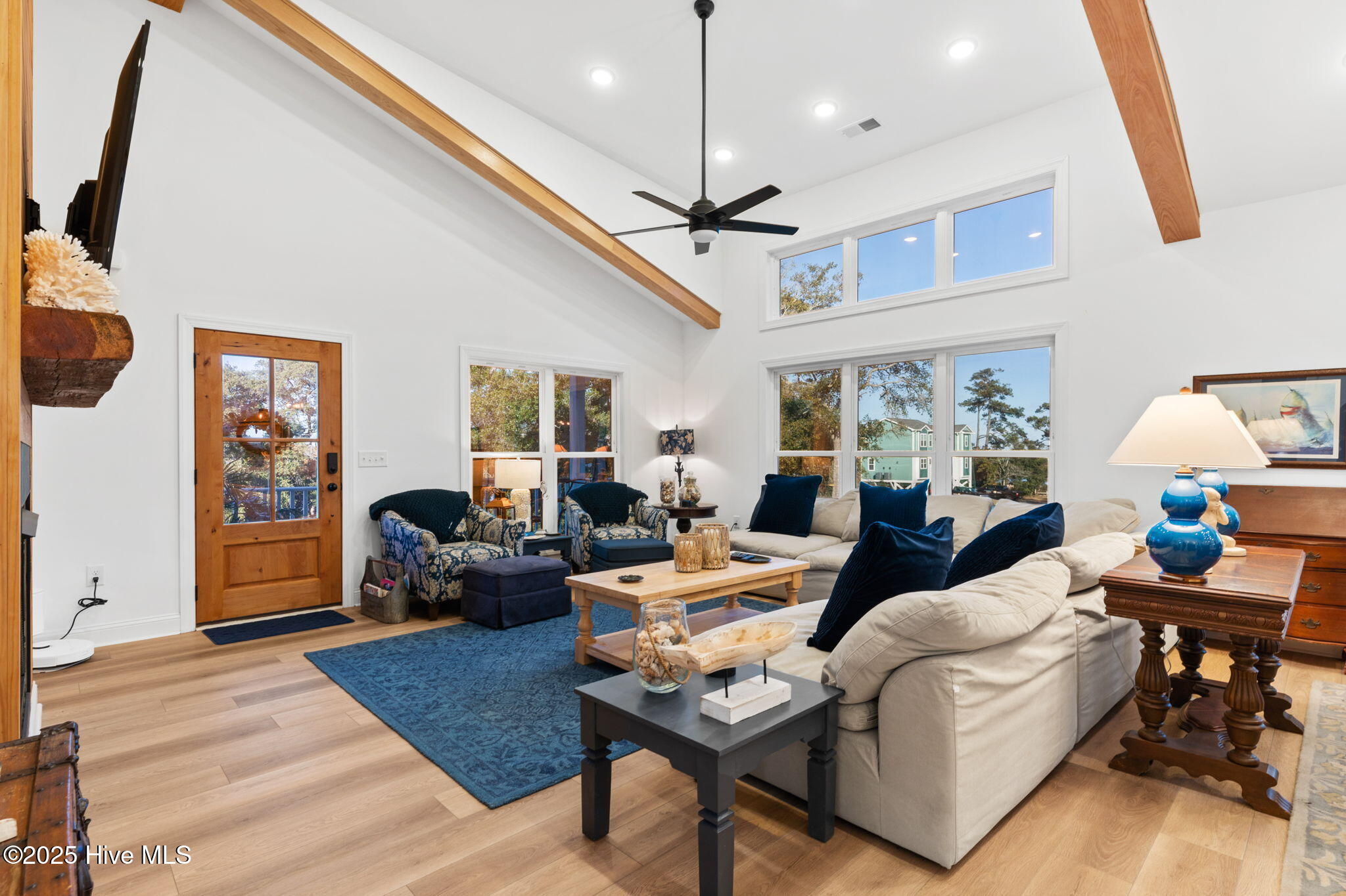 100564542 | Photo 14