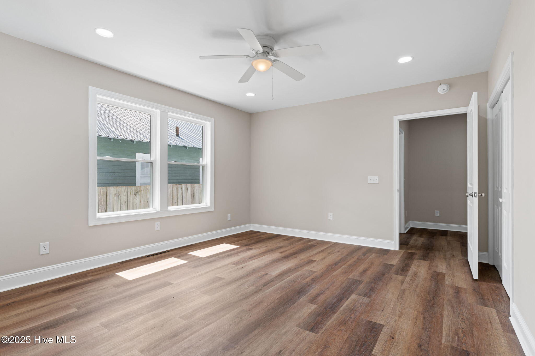 100533933 | Photo 27