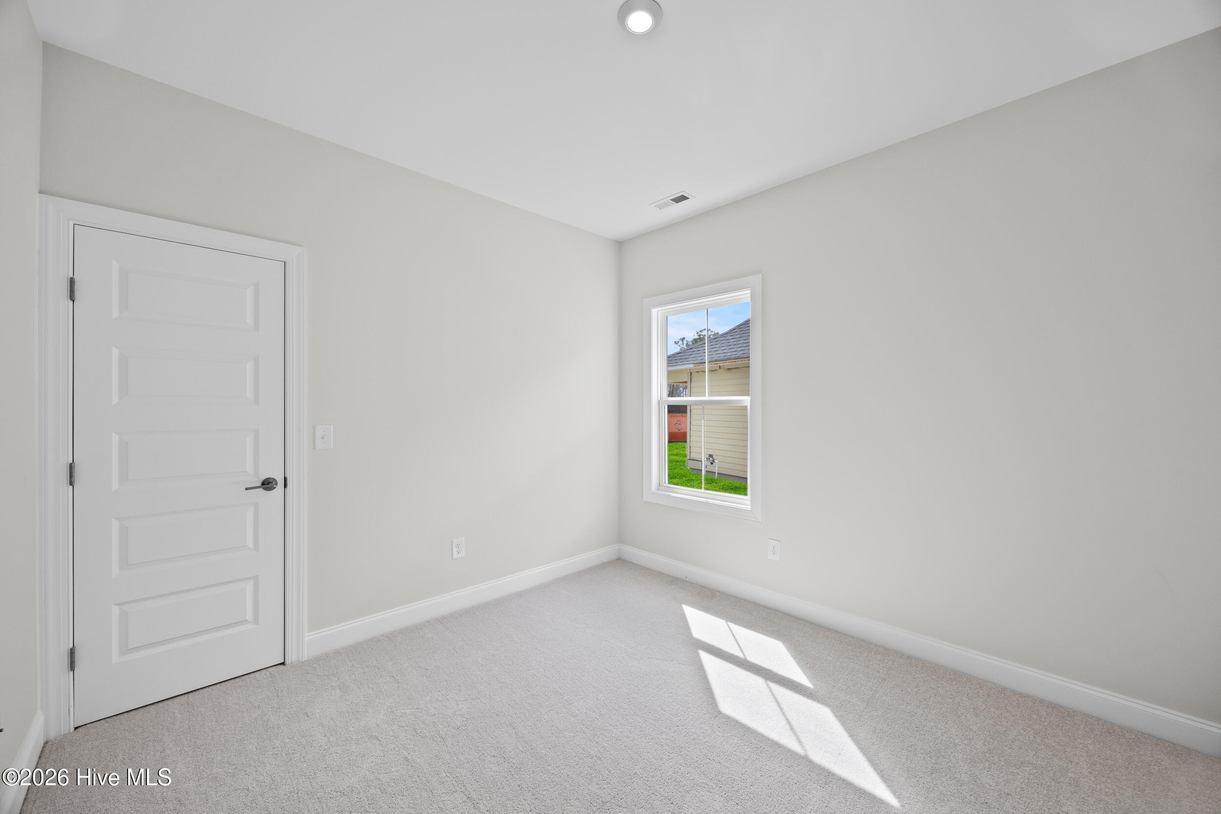 100561825 | Photo 28