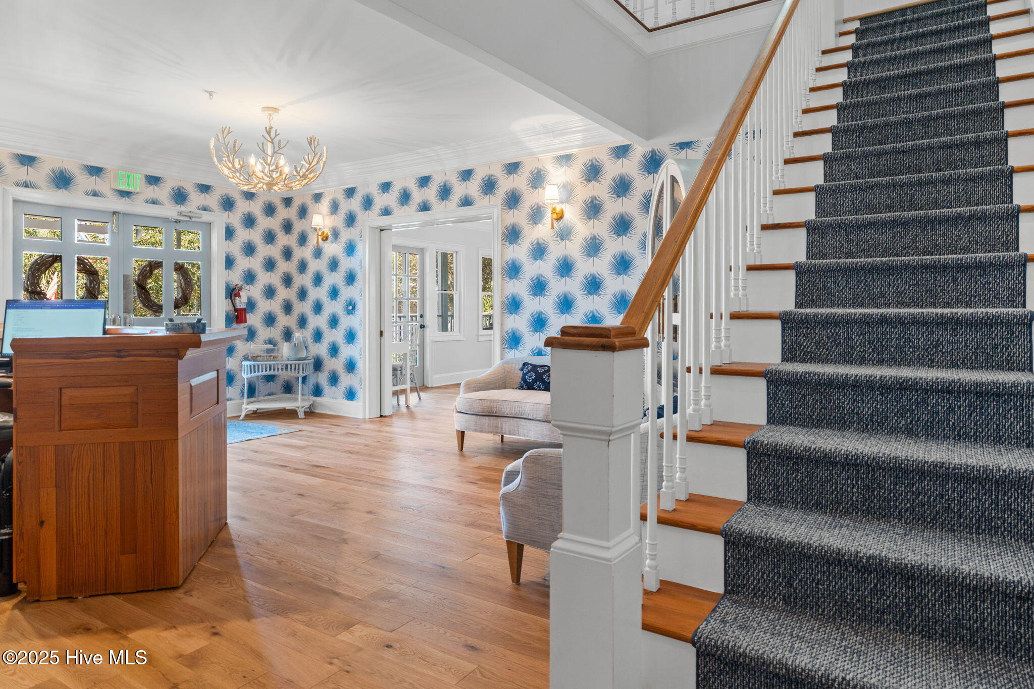 100548683 | Photo 10