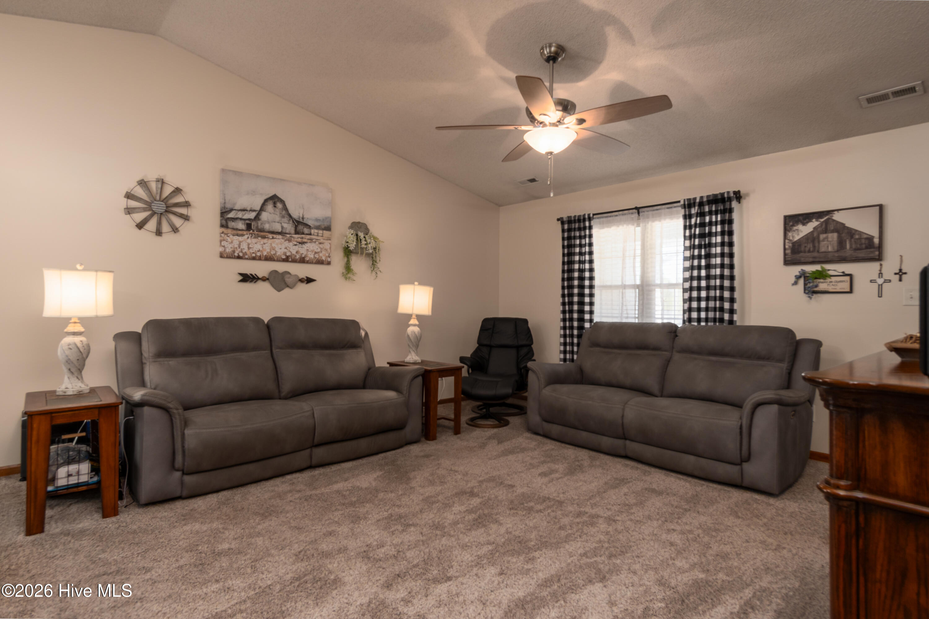 100564108 | Photo 10