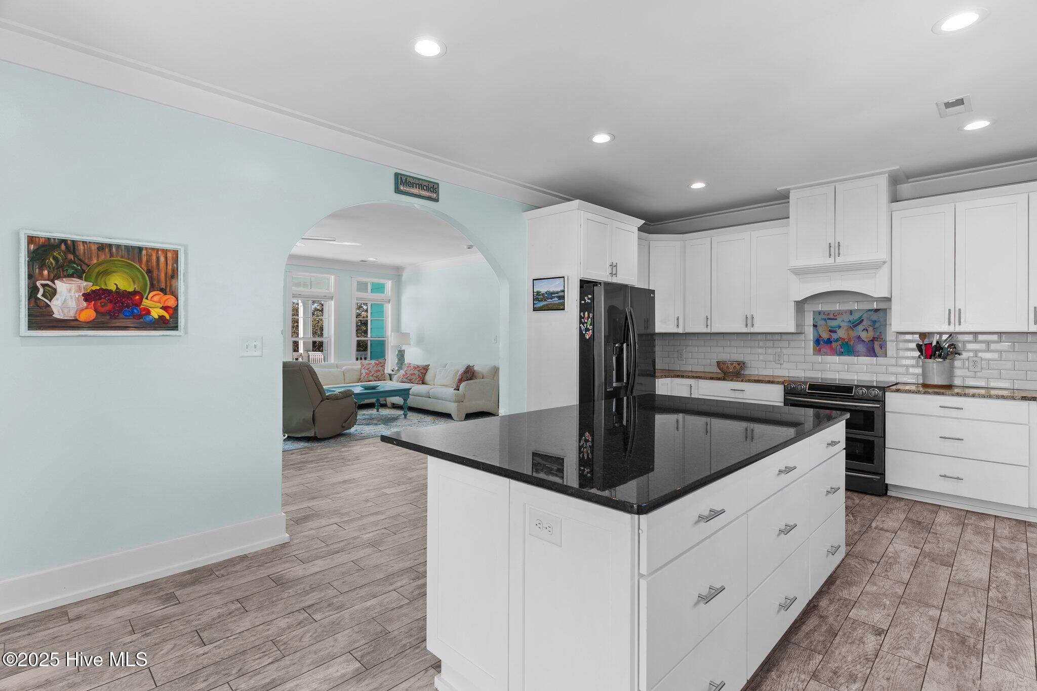 100516737 | Photo 23