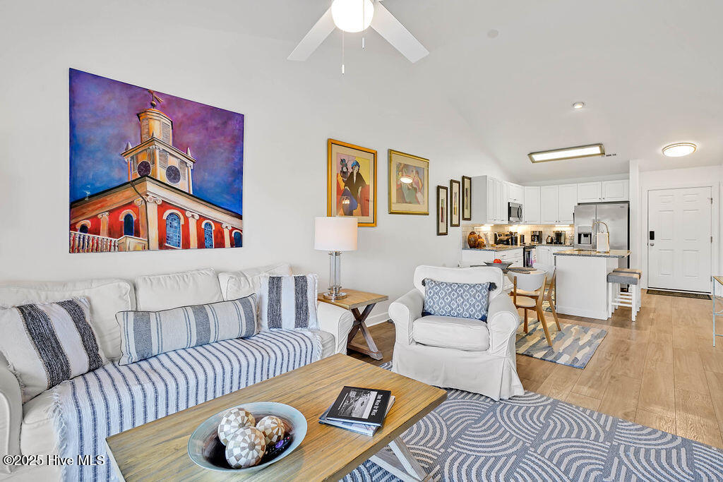 100529872 | Photo 18