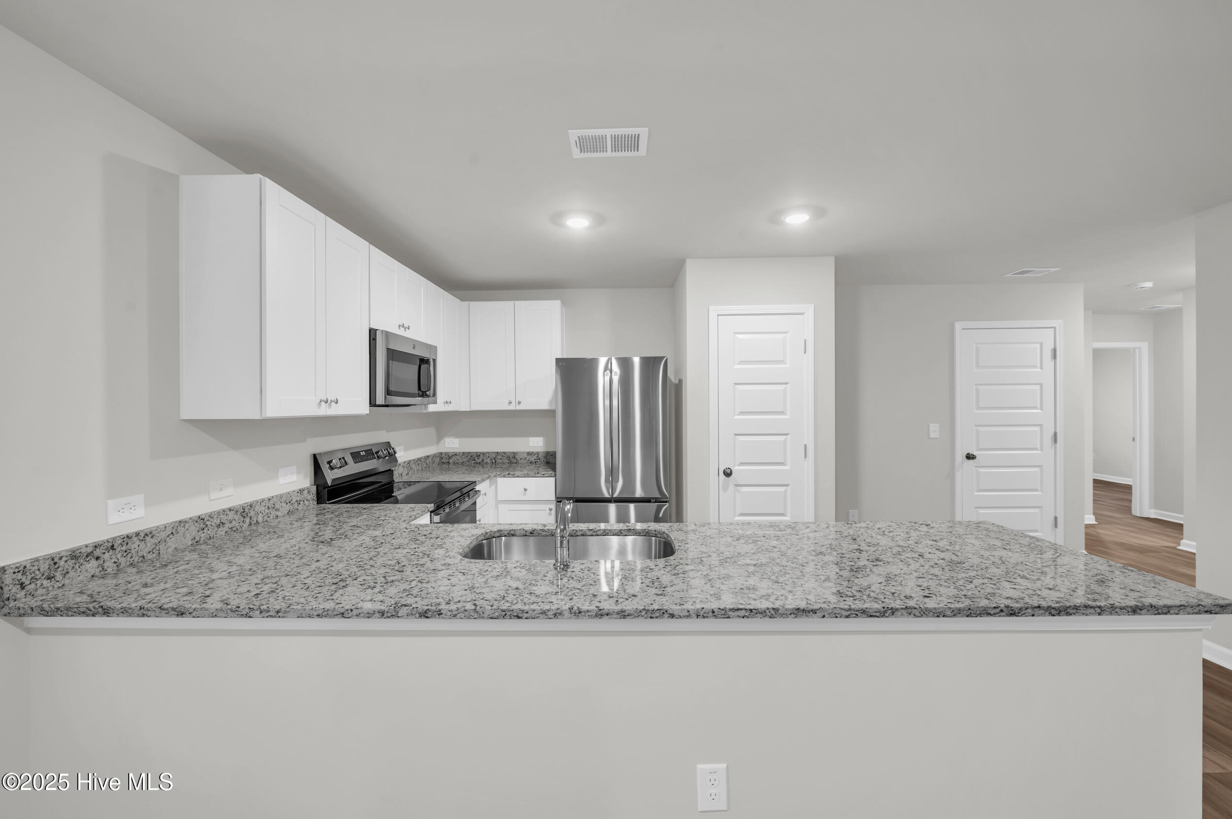 100544665 | Photo 10