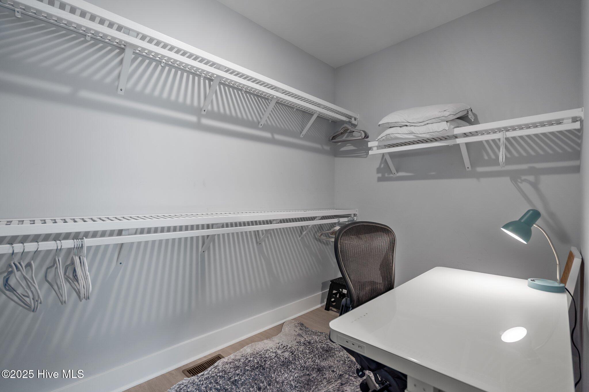 100529961 | Photo 27