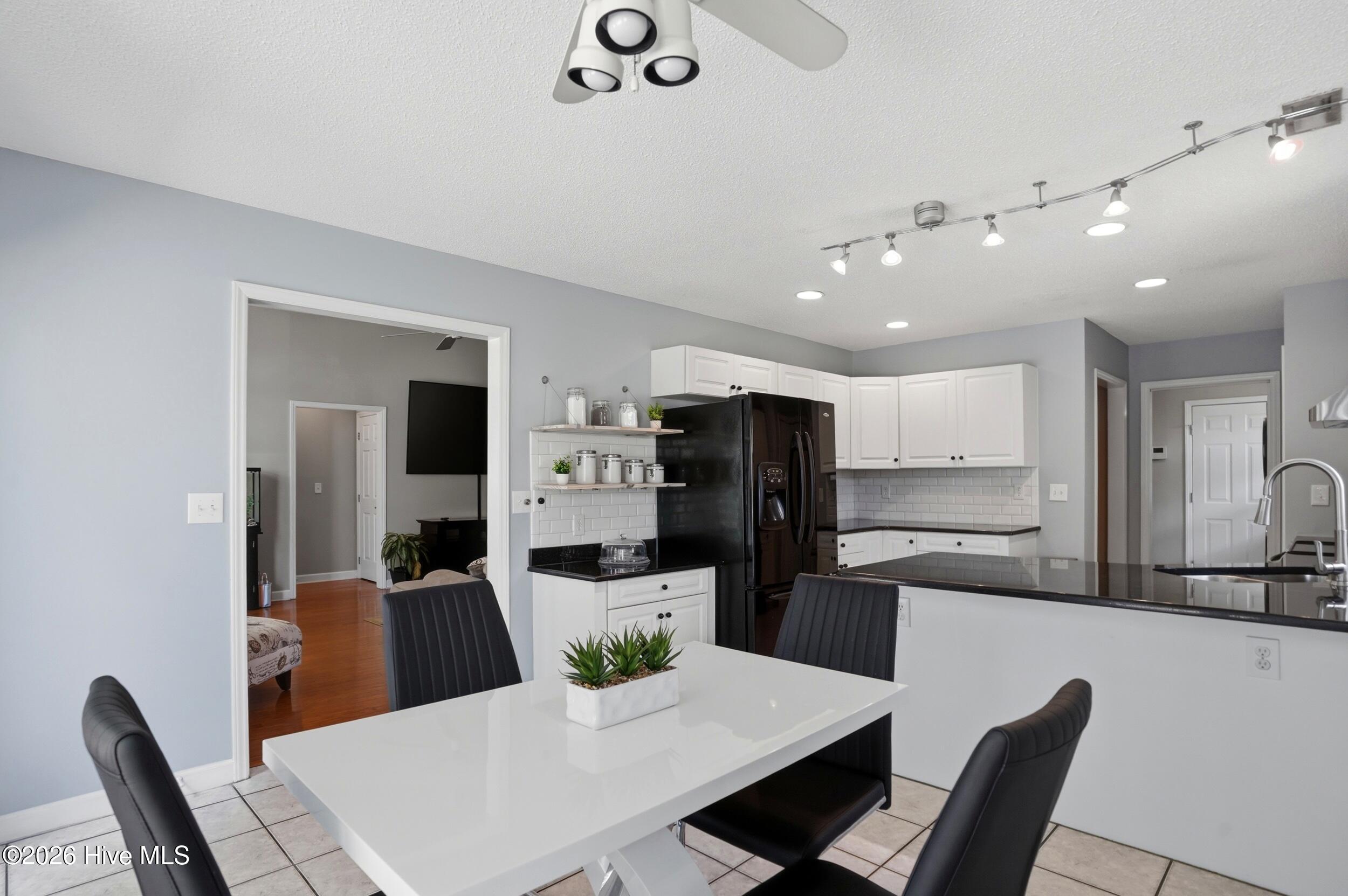 100559027 | Photo 14