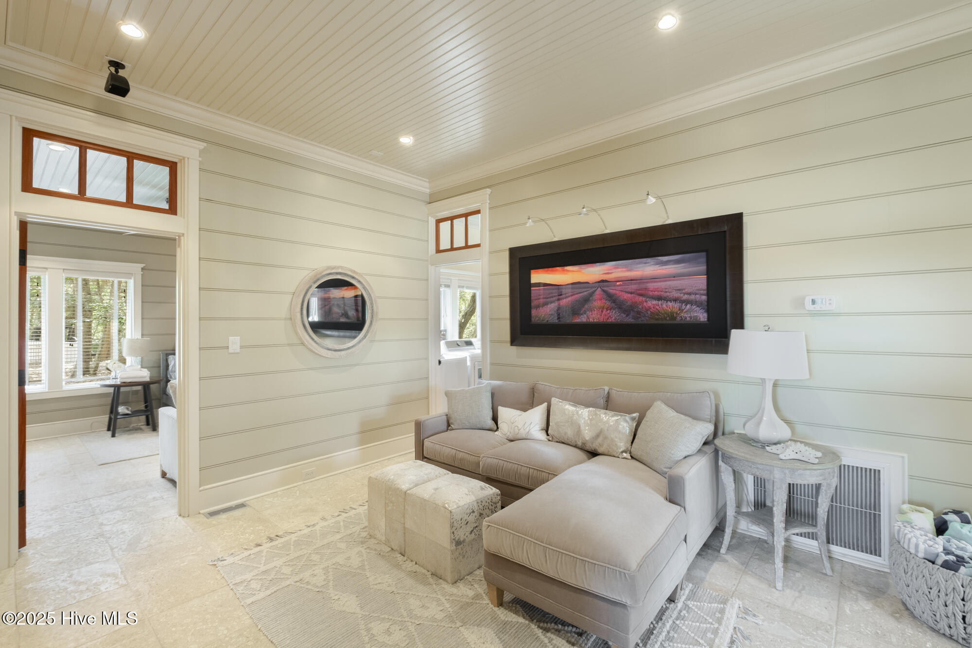 100517307 | Photo 17