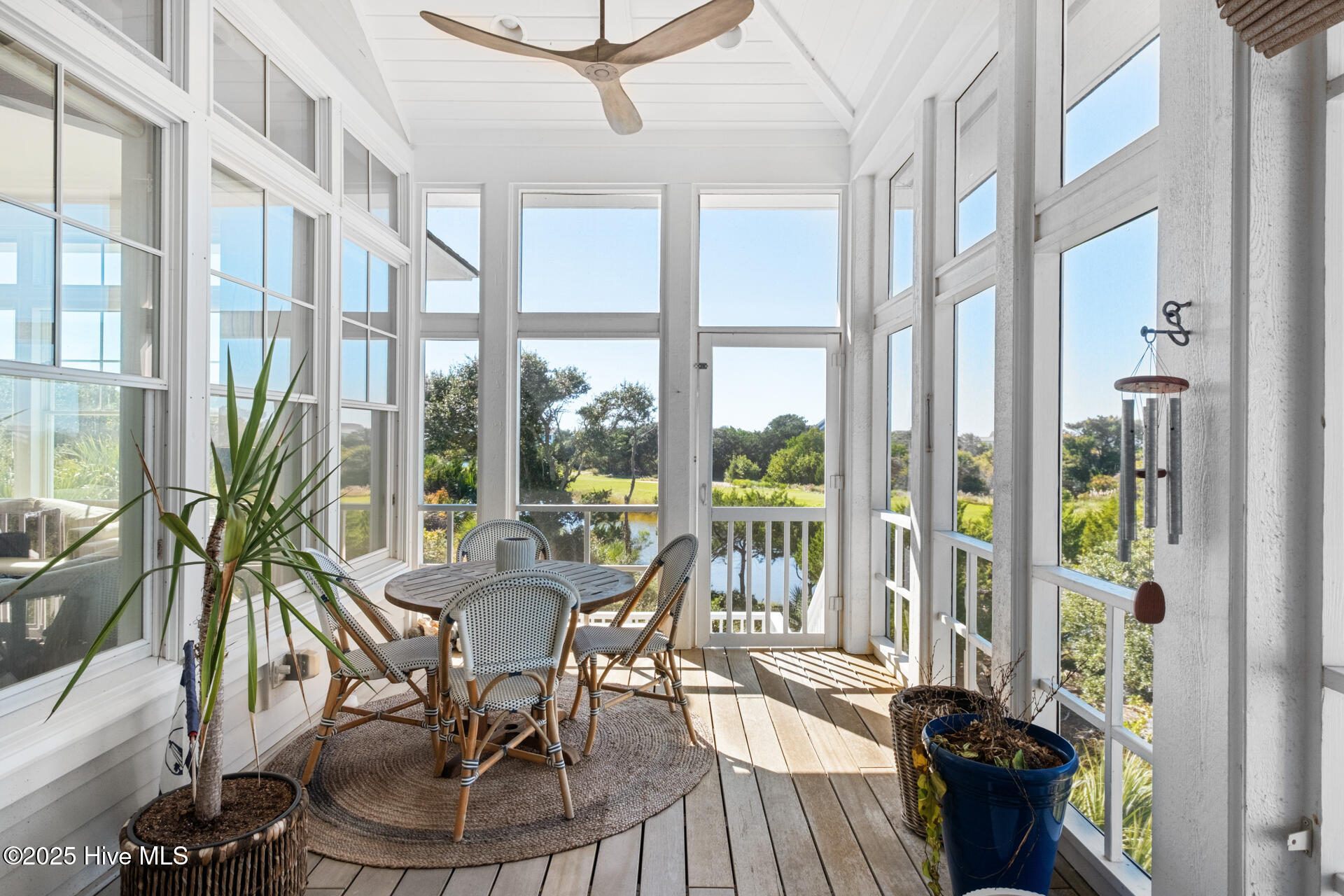 100540295 | Photo 28