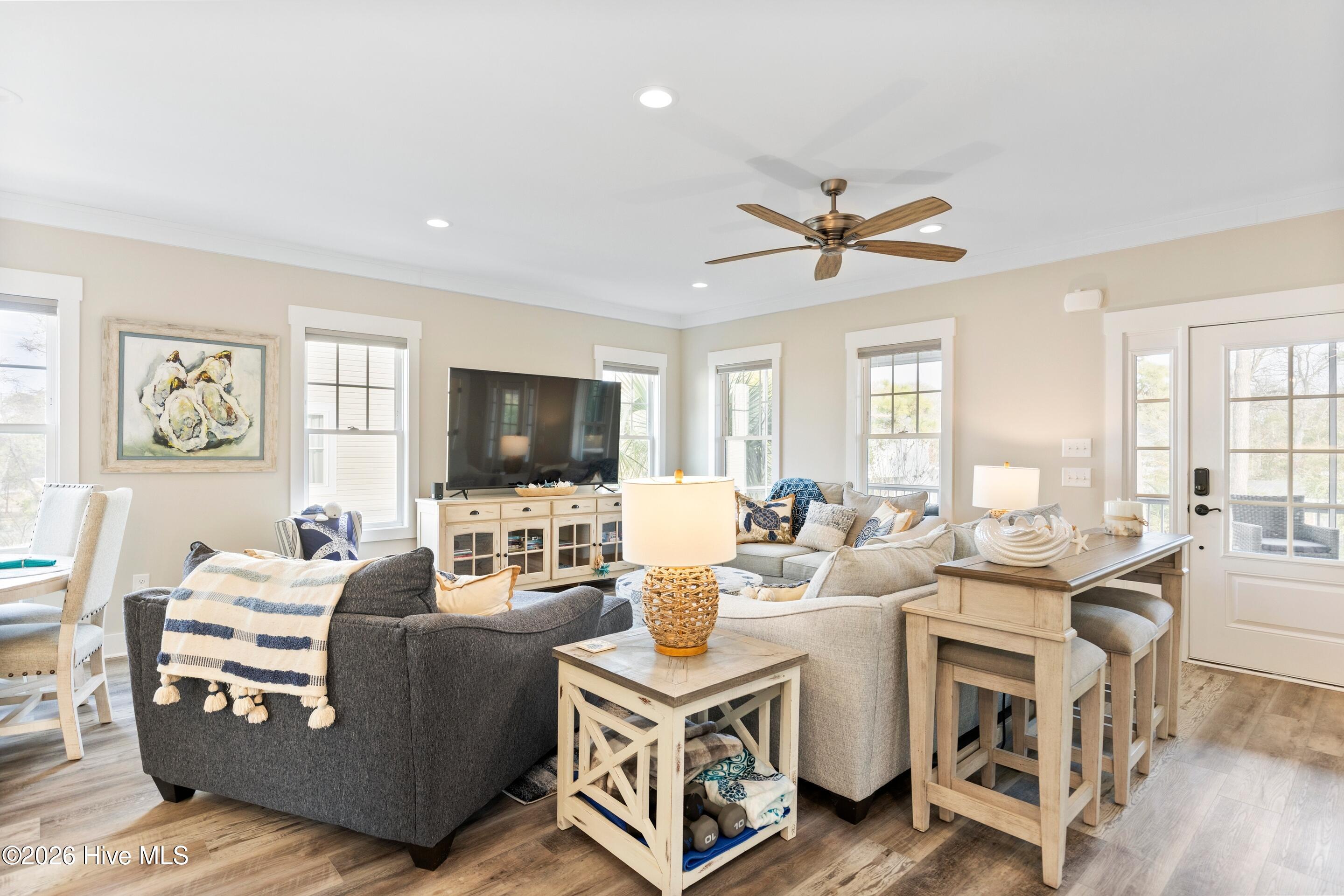 100548444 | Photo 30