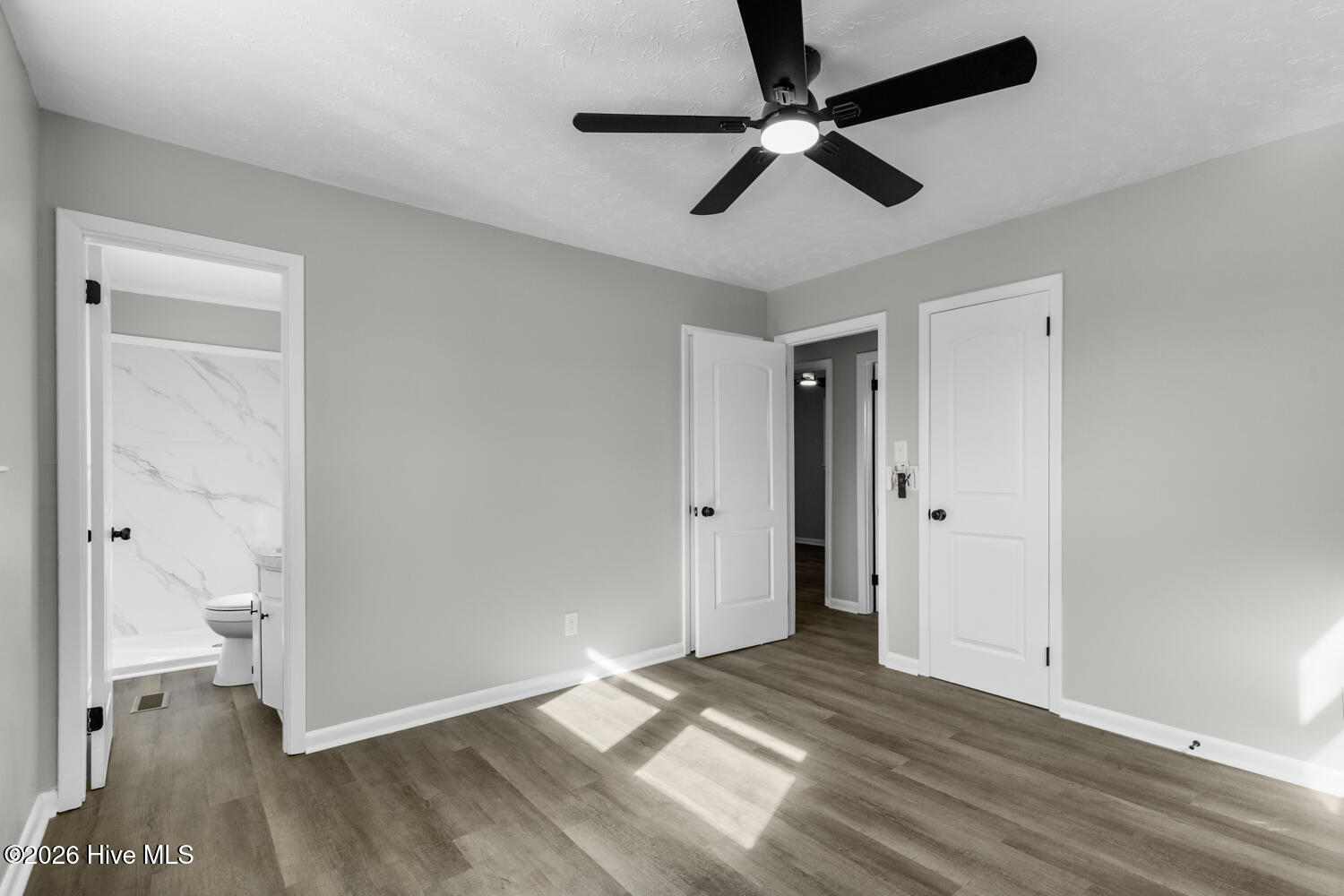 100560778 | Photo 23