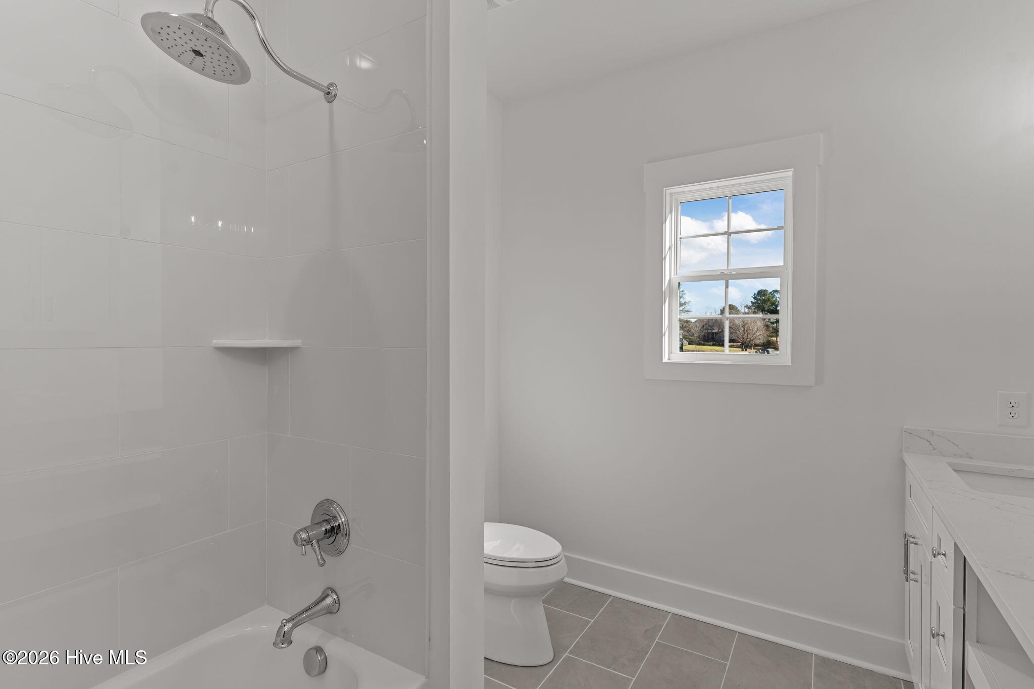 100549210 | Photo 22