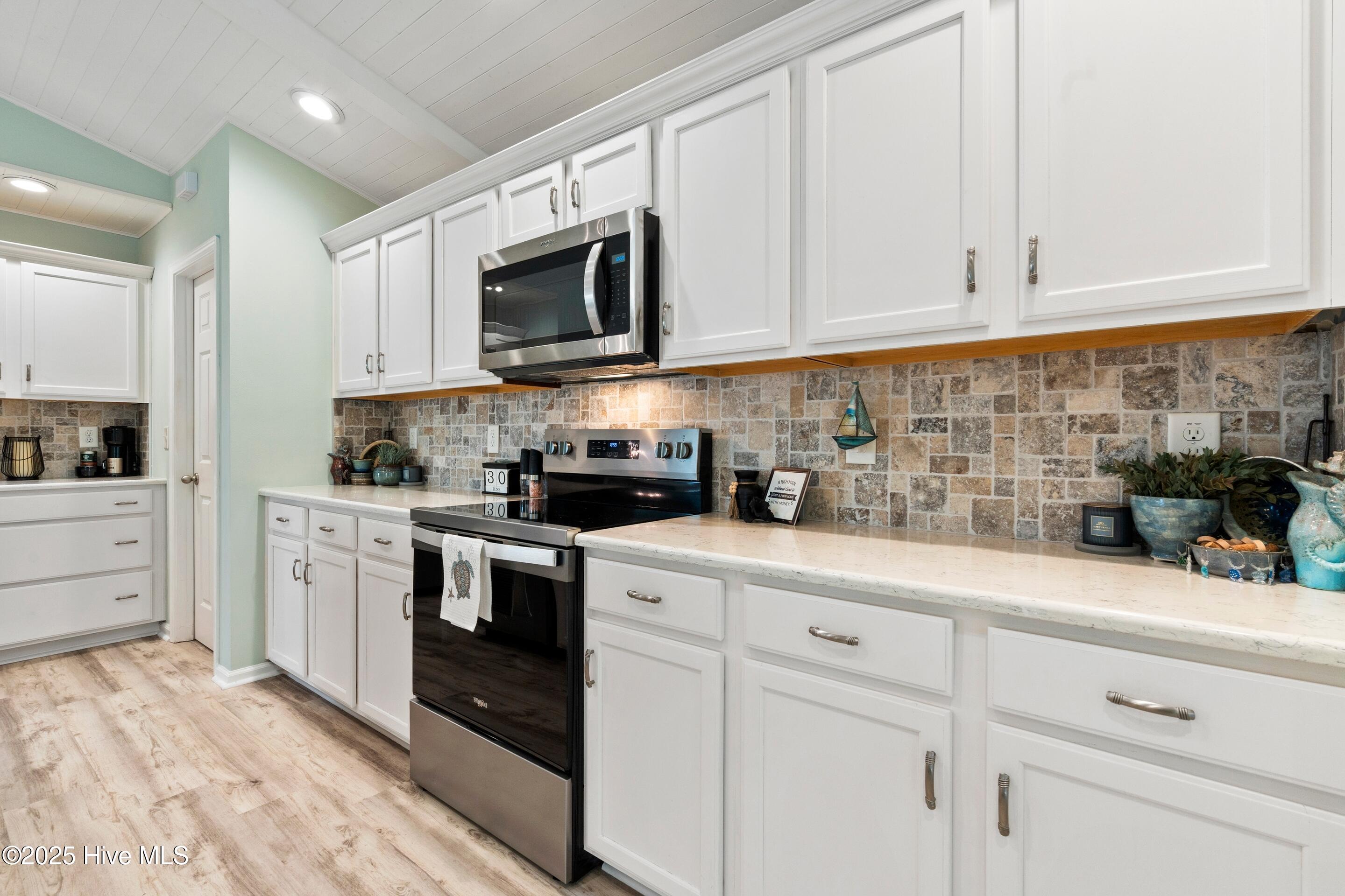 100517079 | Photo 30