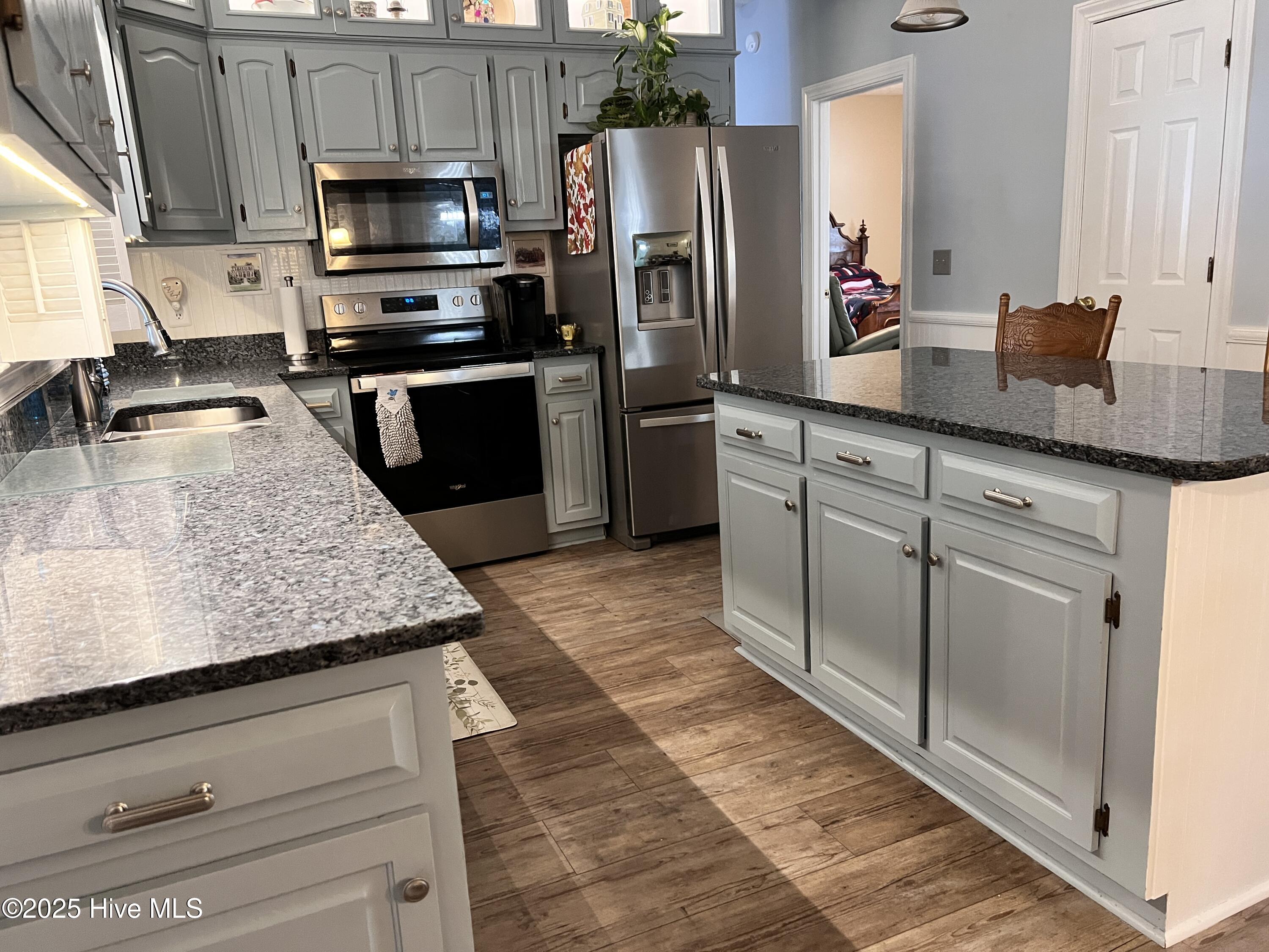 100542615 | Photo 19