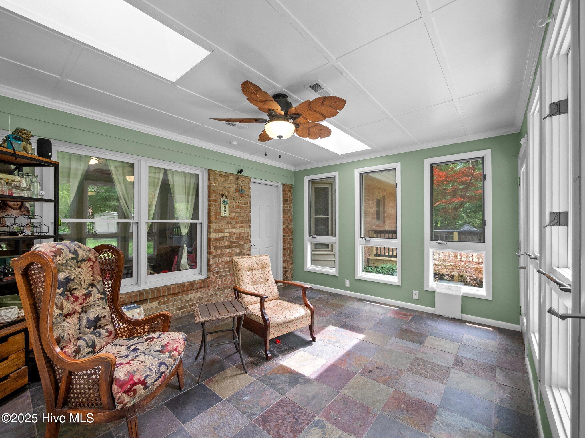 100569850 | Photo 37