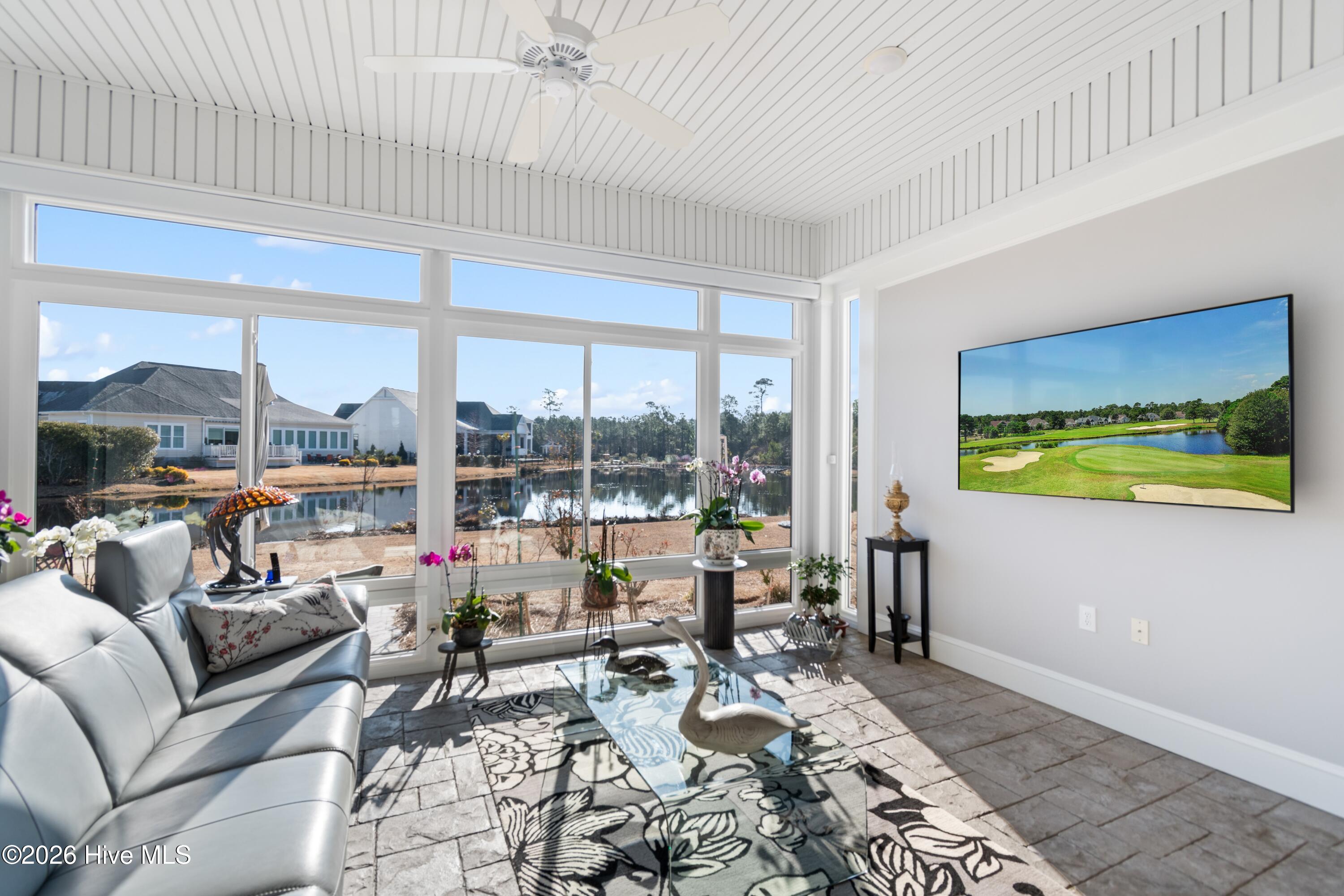 100560288 | Photo 21