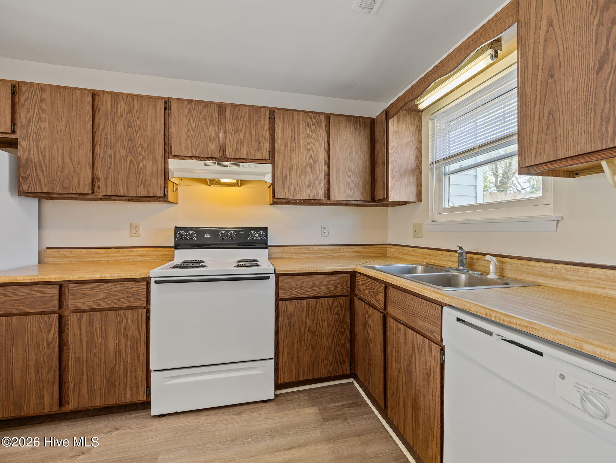 100565385 | Photo 13