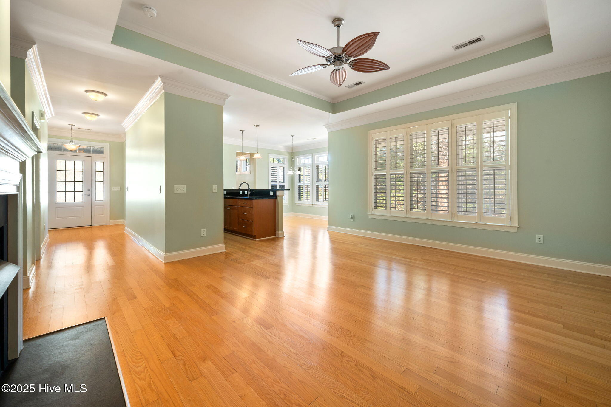 100538167 | Photo 16