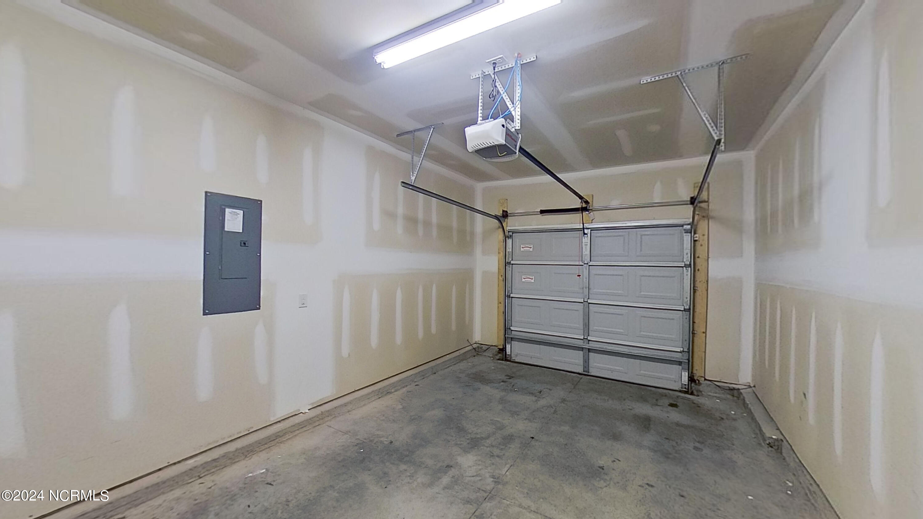 100524668 | Photo 25