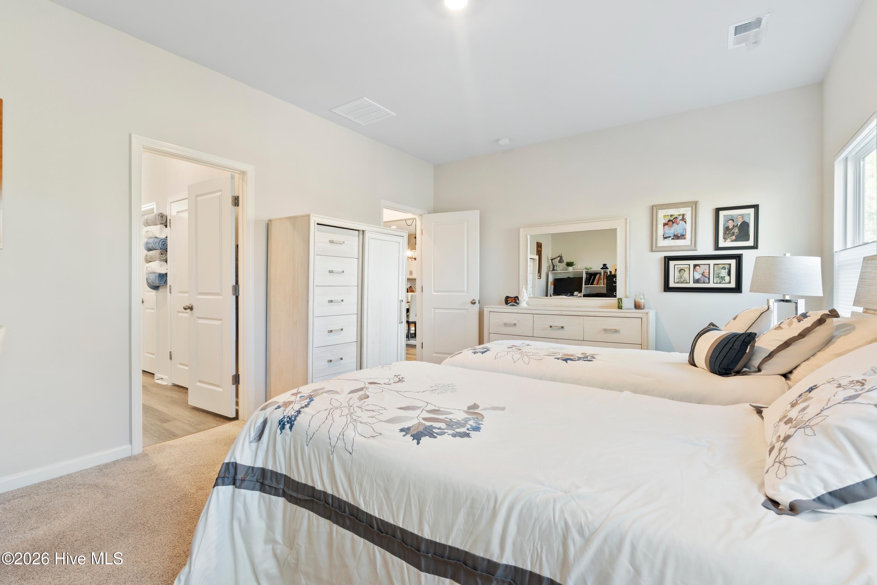 100550634 | Photo 35