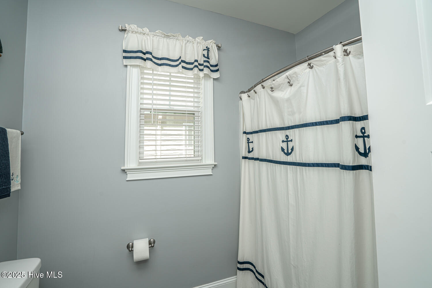 100558918 | Photo 22